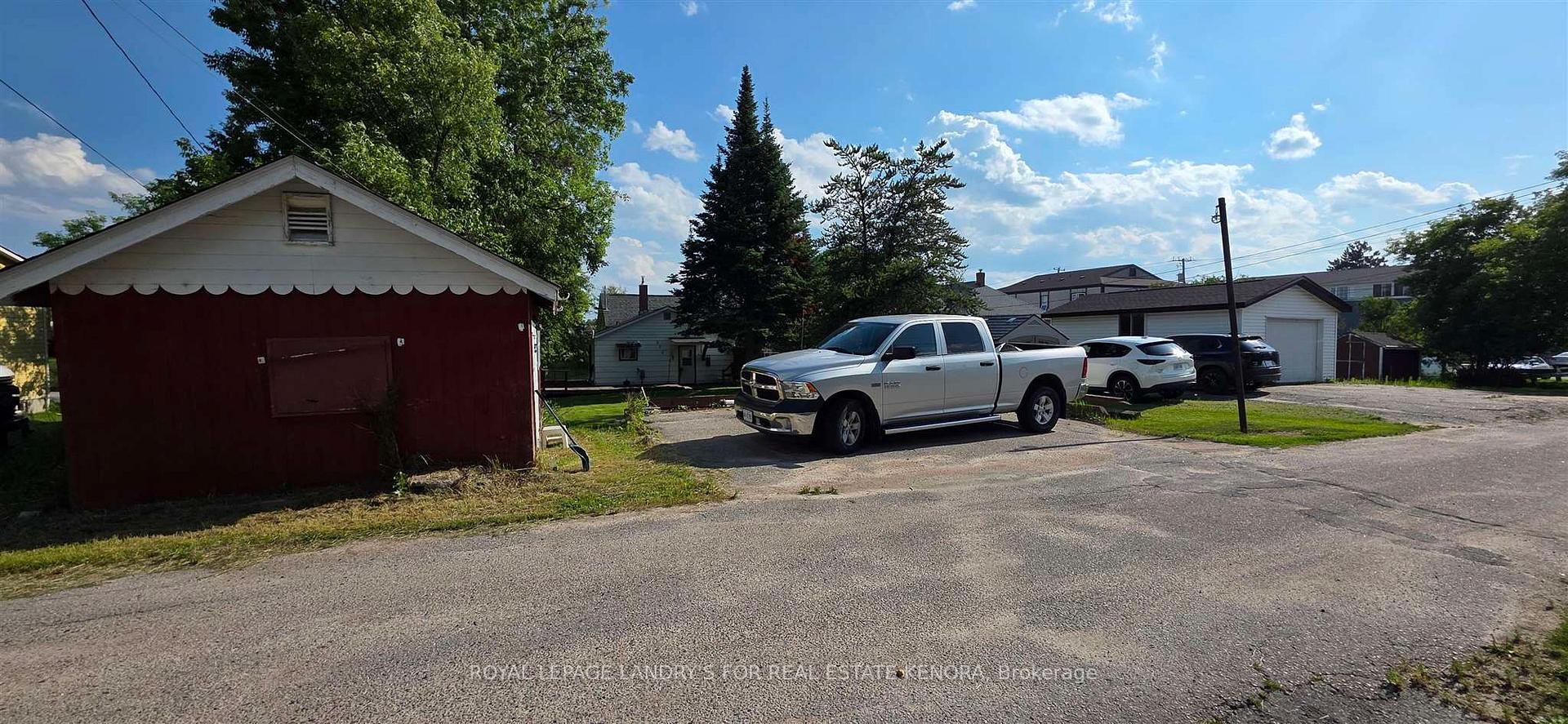Photo 11 of 512 Third Street N, Kenora, North End — HOMEH
