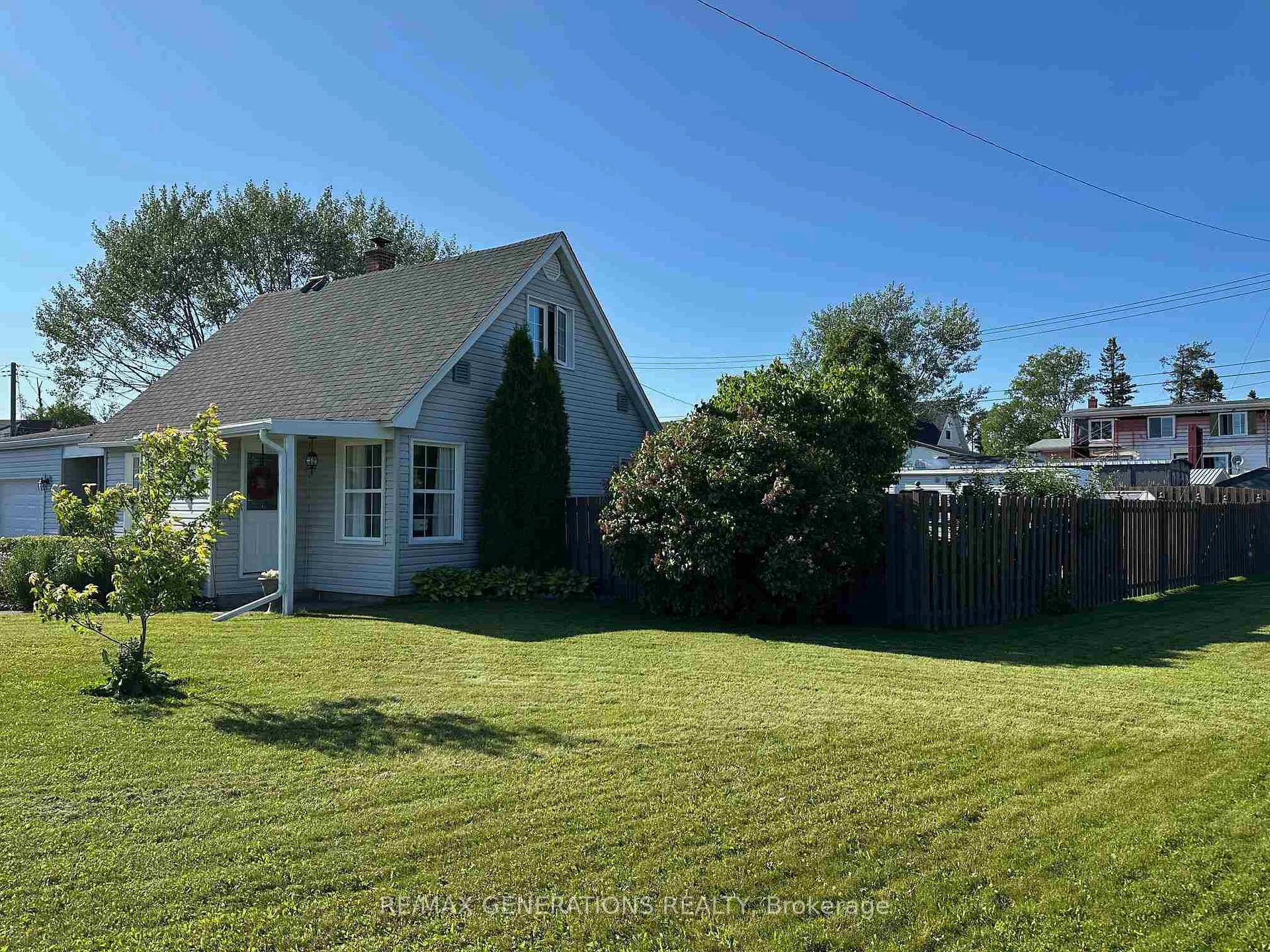 Photo 2 of 33 Laurier Avenue, Terrace Bay — HOMEH