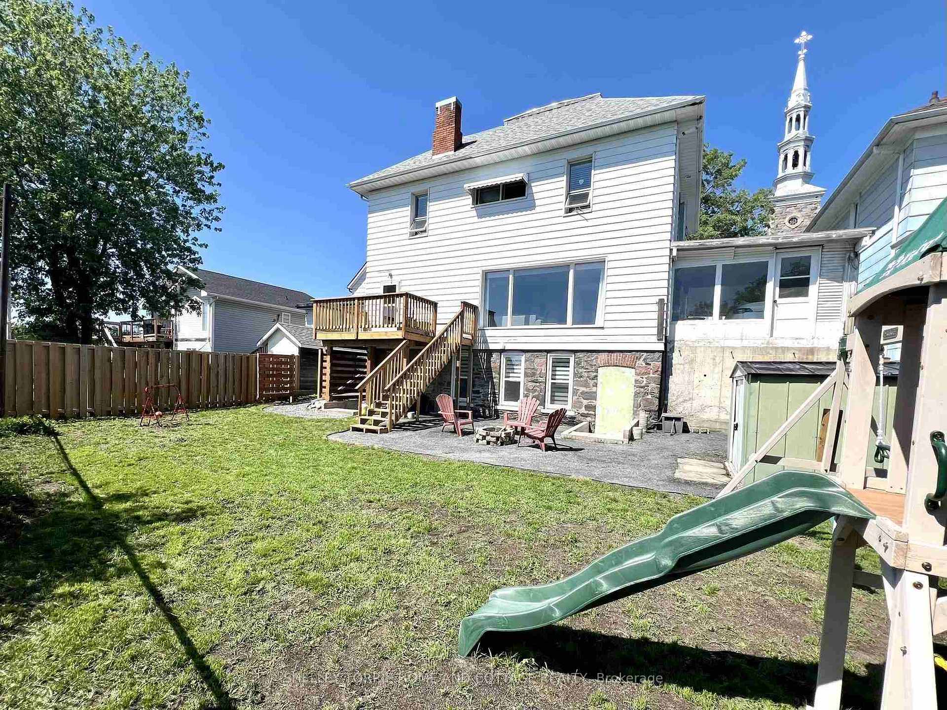 Photo 17 of 215 First Street N, Kenora, North End — HOMEH