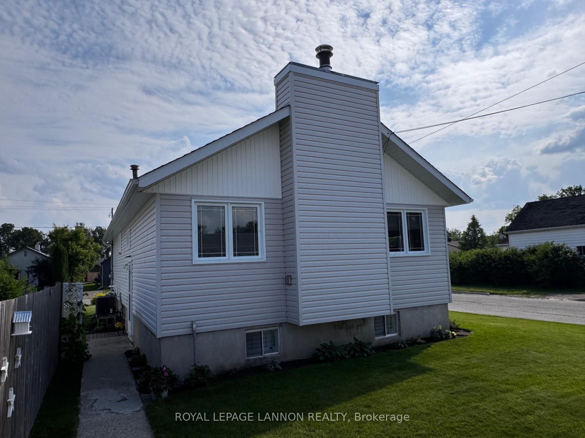 Photo 3 of 310 Fourth Ave SW, Greenstone — HOMEH