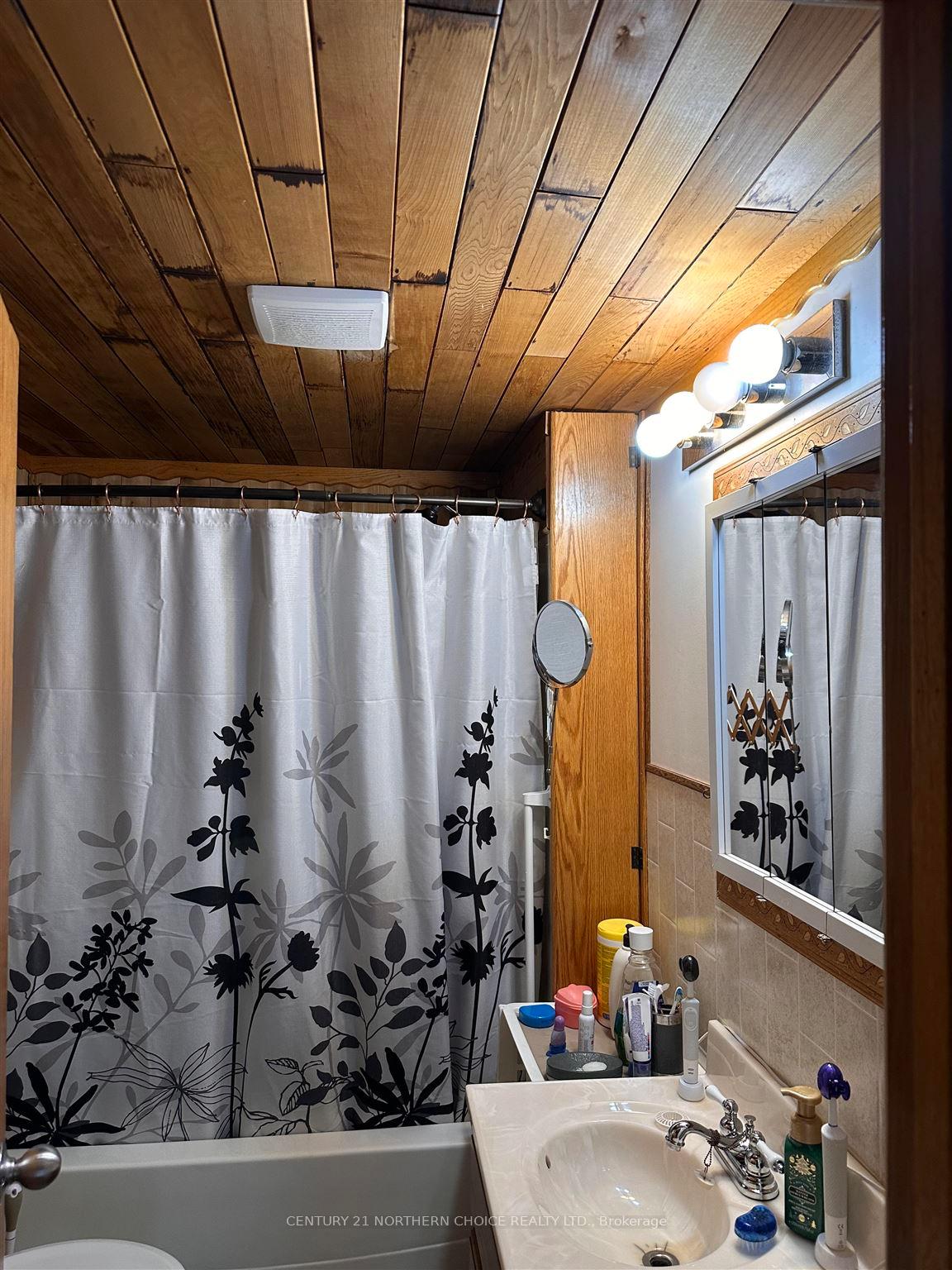 Photo 13 of 1011 Sunset Drive, Fort Frances — HOMEH
