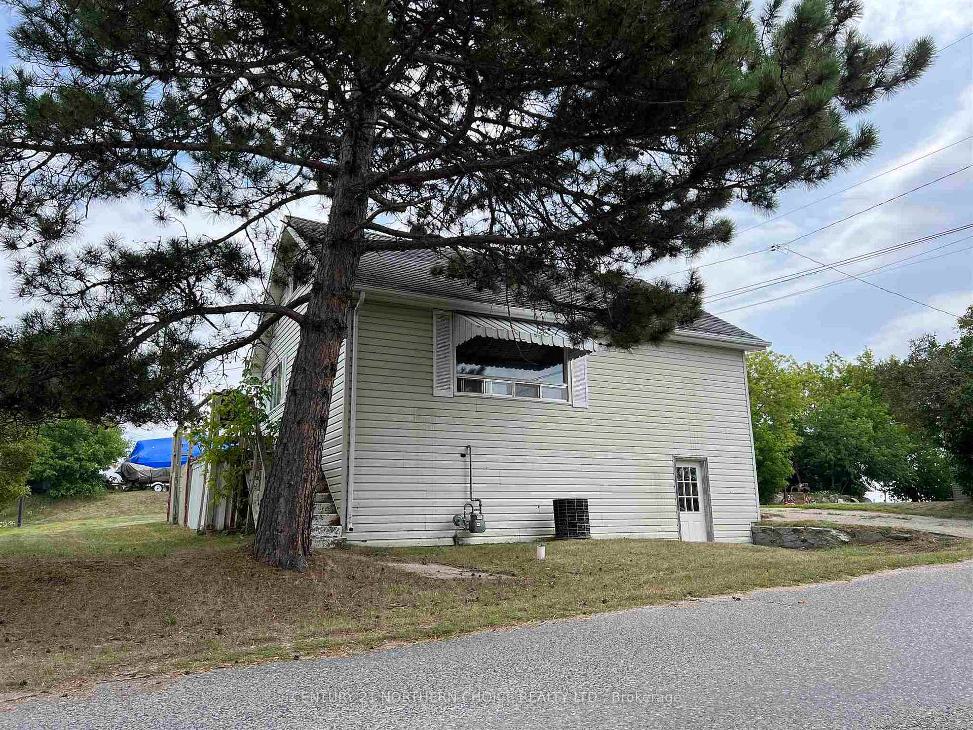 Photo 2 of 127 A Street West, Kenora, Norman — HOMEH