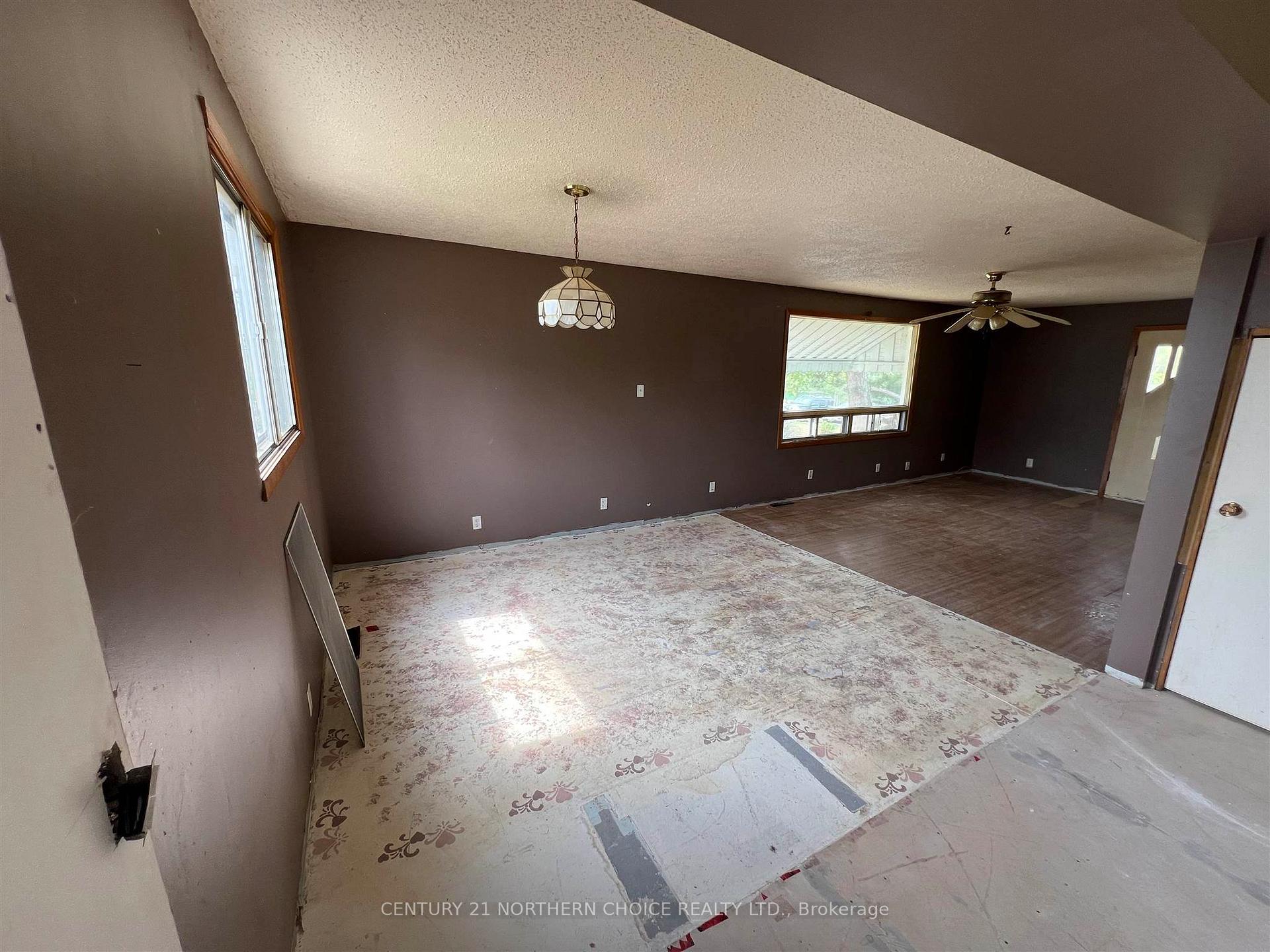 Photo 8 of 127 A Street West, Kenora, Norman — HOMEH