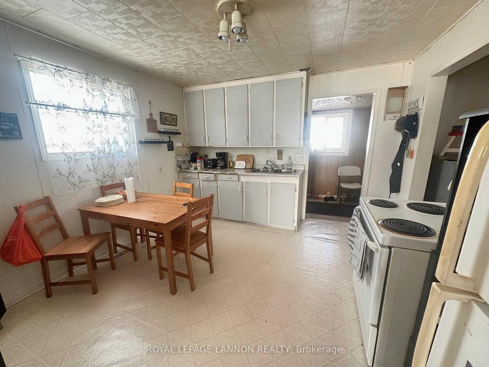 Photo 6 of 222 First Ave NE, Greenstone — HOMEH