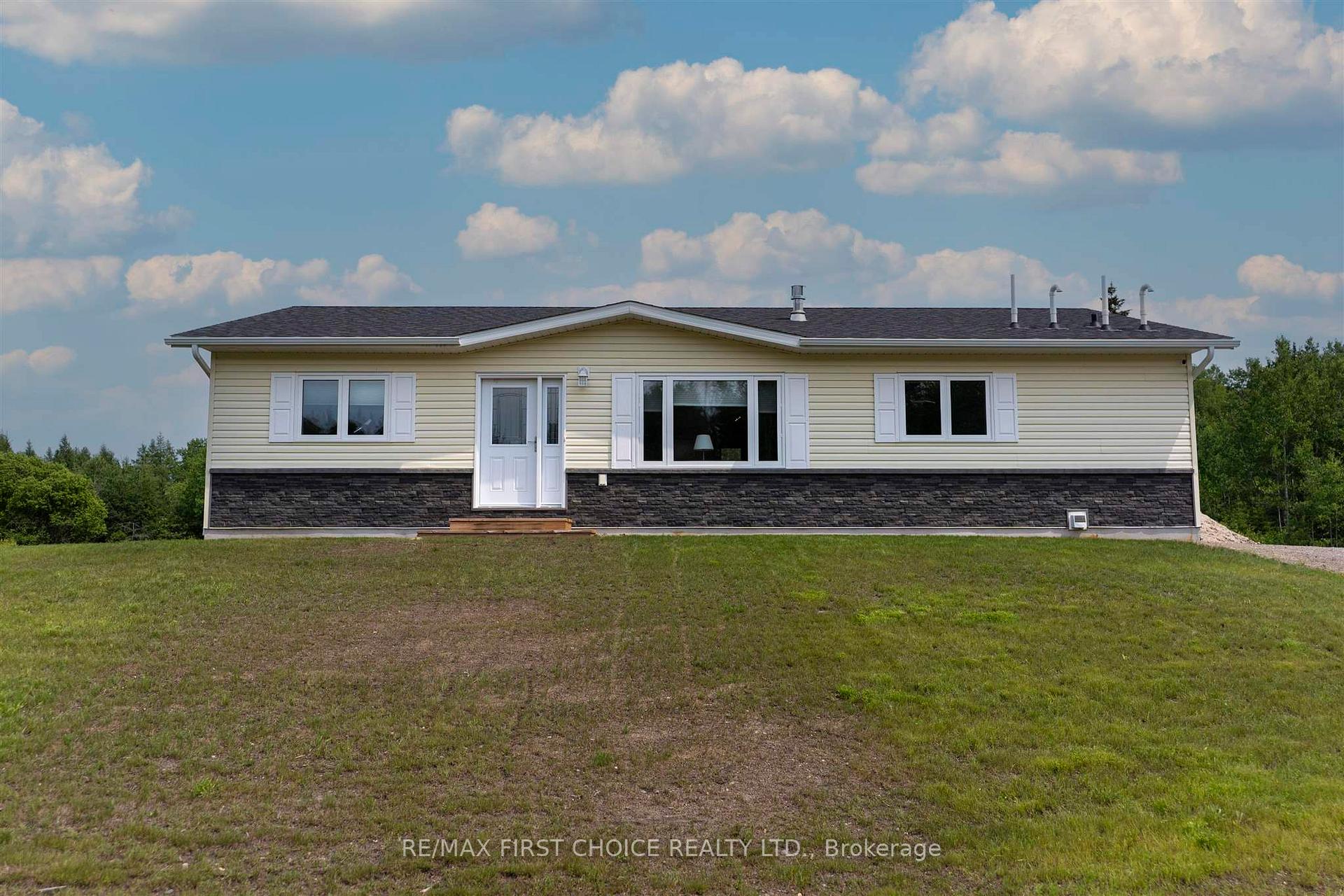 Photo 1 of 3105 East Auto Road, Thunder Bay Remote Area, Ware — HOMEH