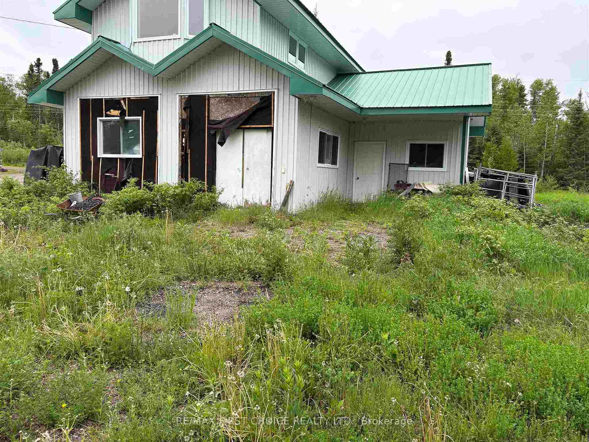 Front of 28 Stewart Lake Road N