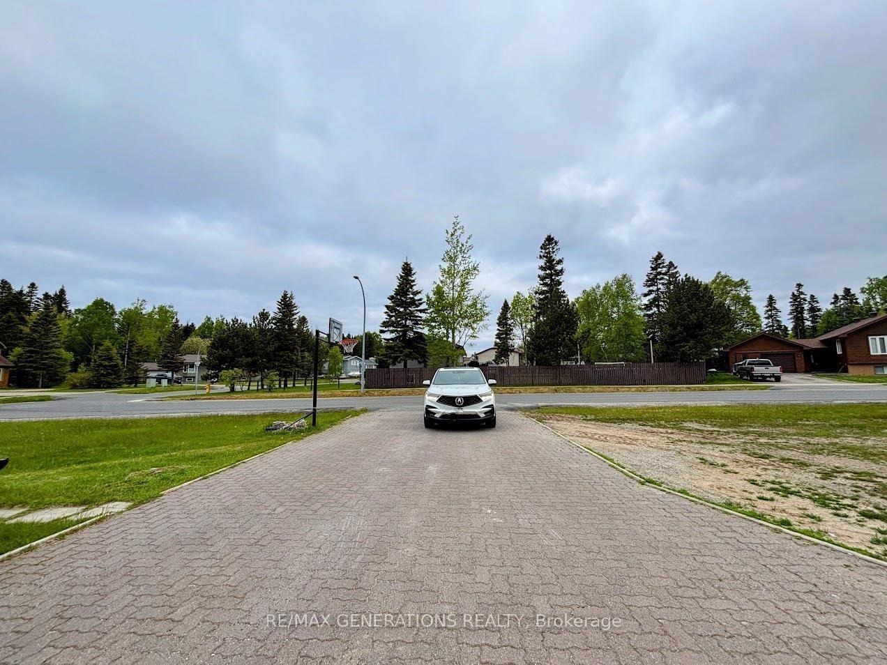 Photo 32 of 75 Hemlo Drive, Marathon — HOMEH