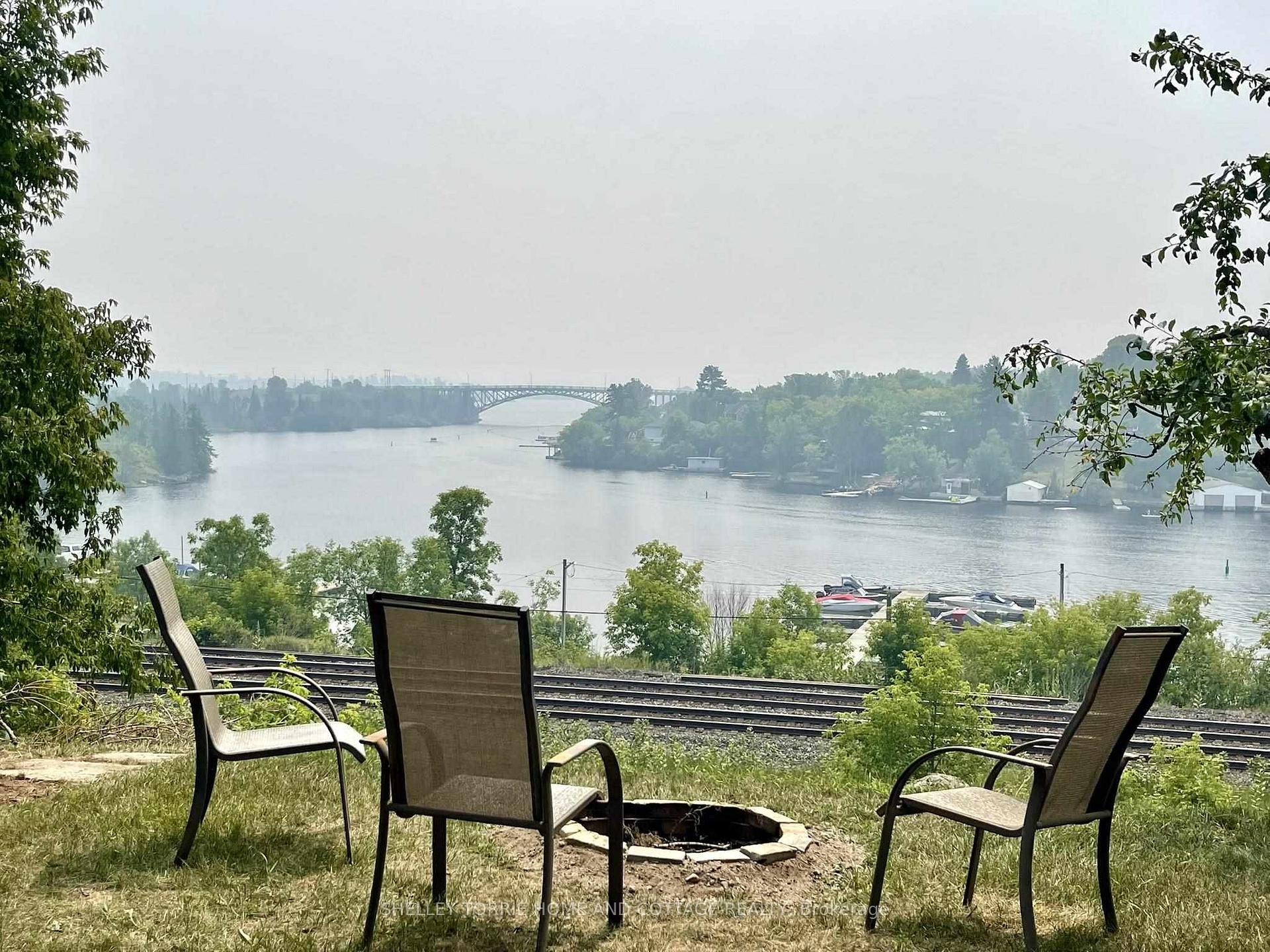 Photo 3 of 201 Government Road, Kenora, Keewatin — HOMEH