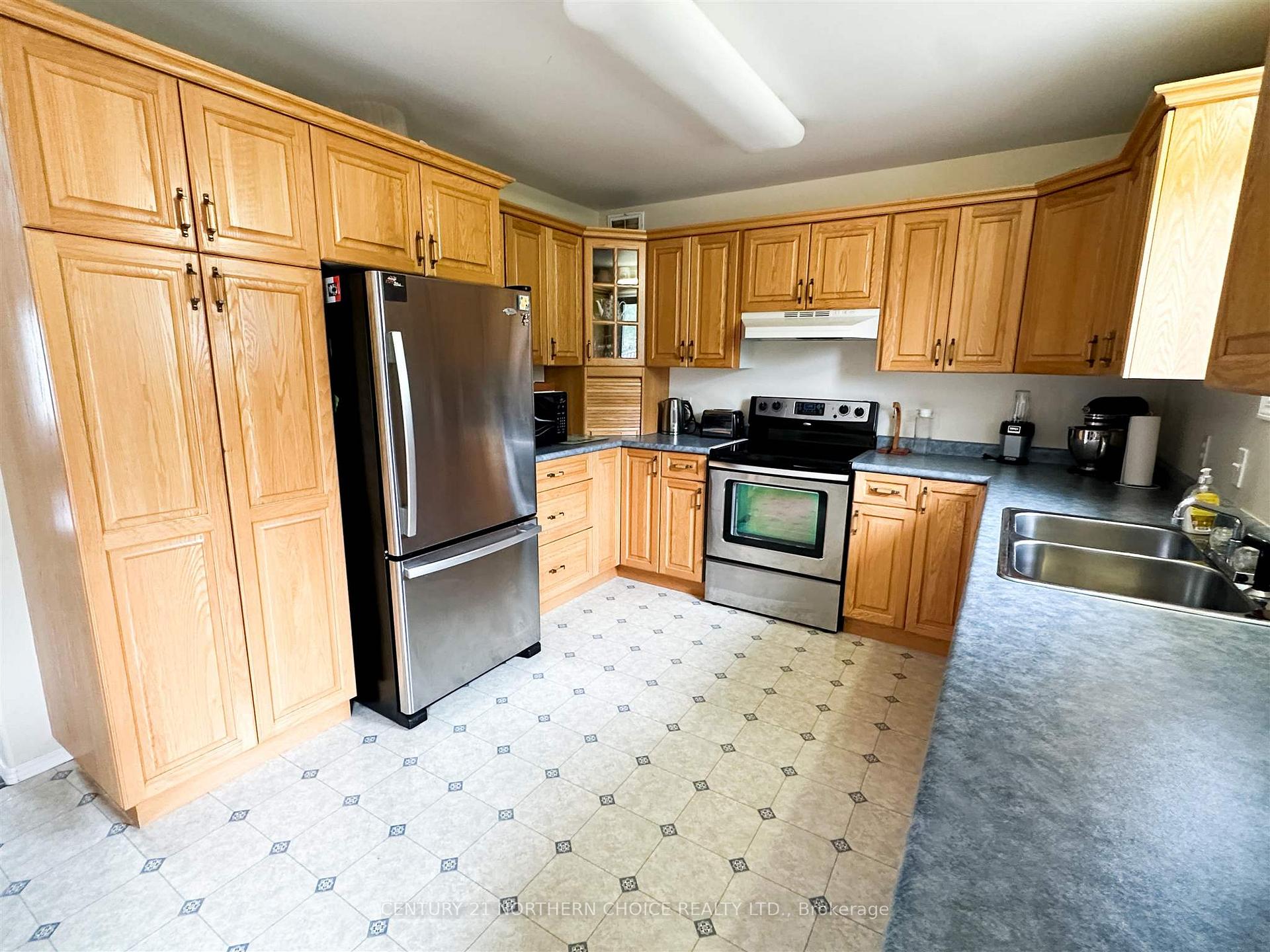 Photo 3 of 7 Dupont Drive, Red Lake — HOMEH