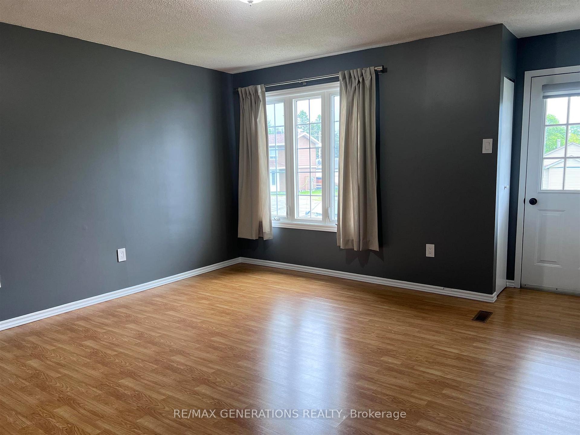 Photo 6 of 6 Howe Street, Marathon — HOMEH