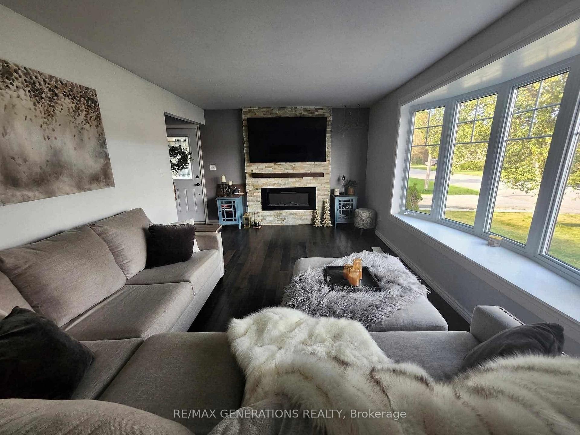 Photo 4 of 29 Eastgrove Crescent, Terrace Bay — HOMEH