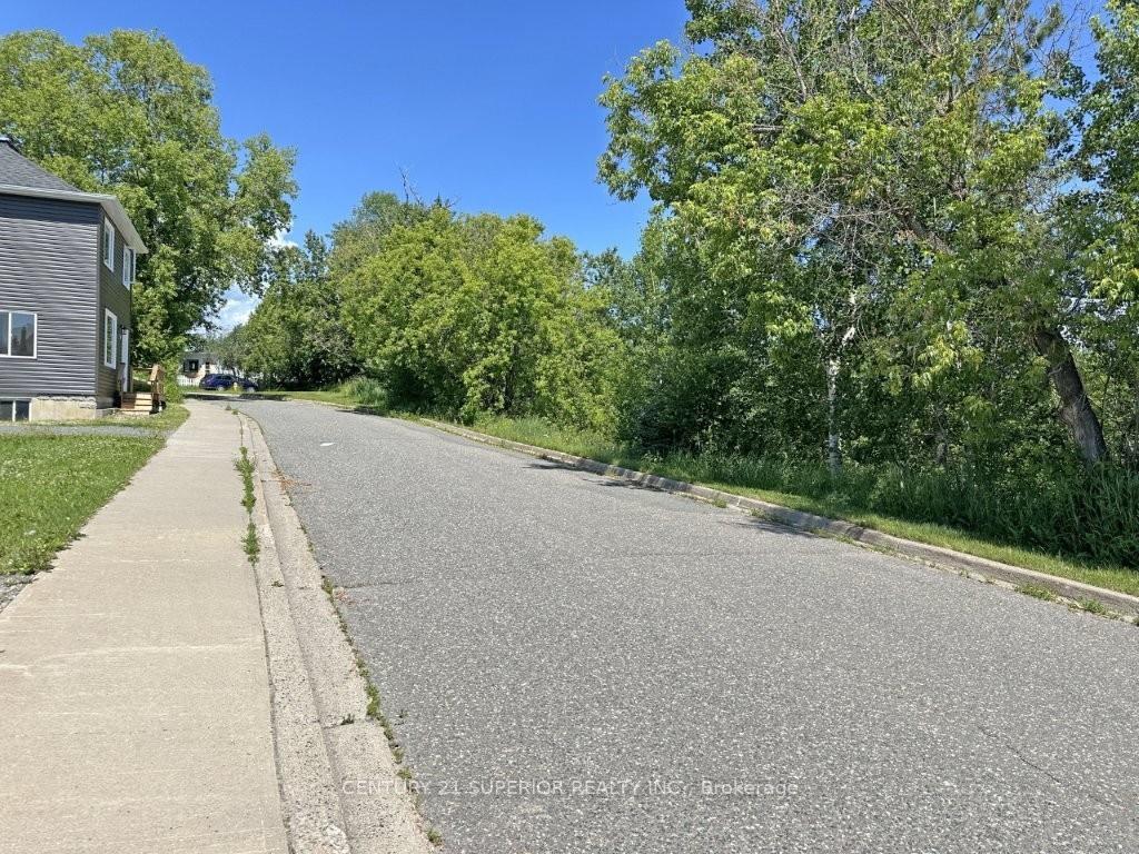 Photo 3 of 10 Riverview Street, Nipigon — HOMEH