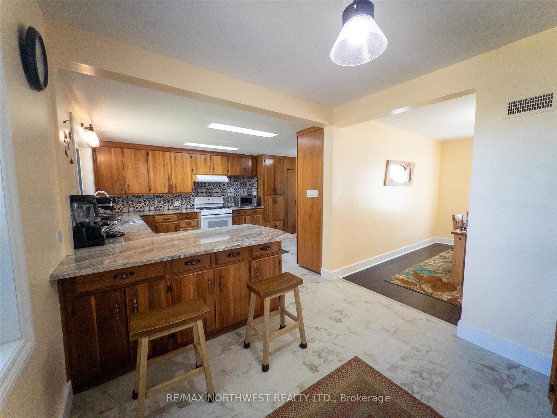 Photo 8 of 824 River Drive, Kenora, Lakeside — HOMEH