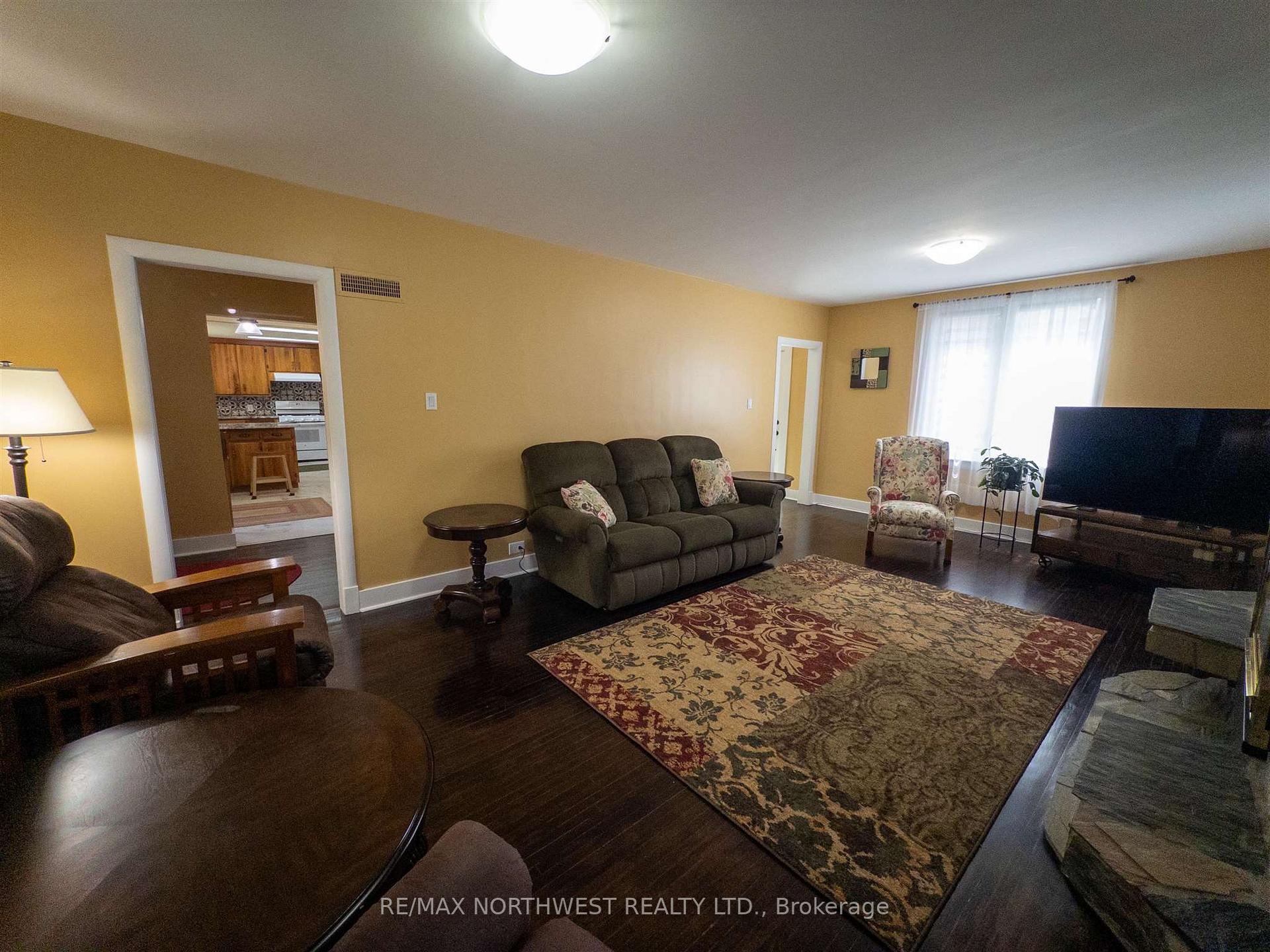 Photo 11 of 824 River Drive, Kenora, Lakeside — HOMEH