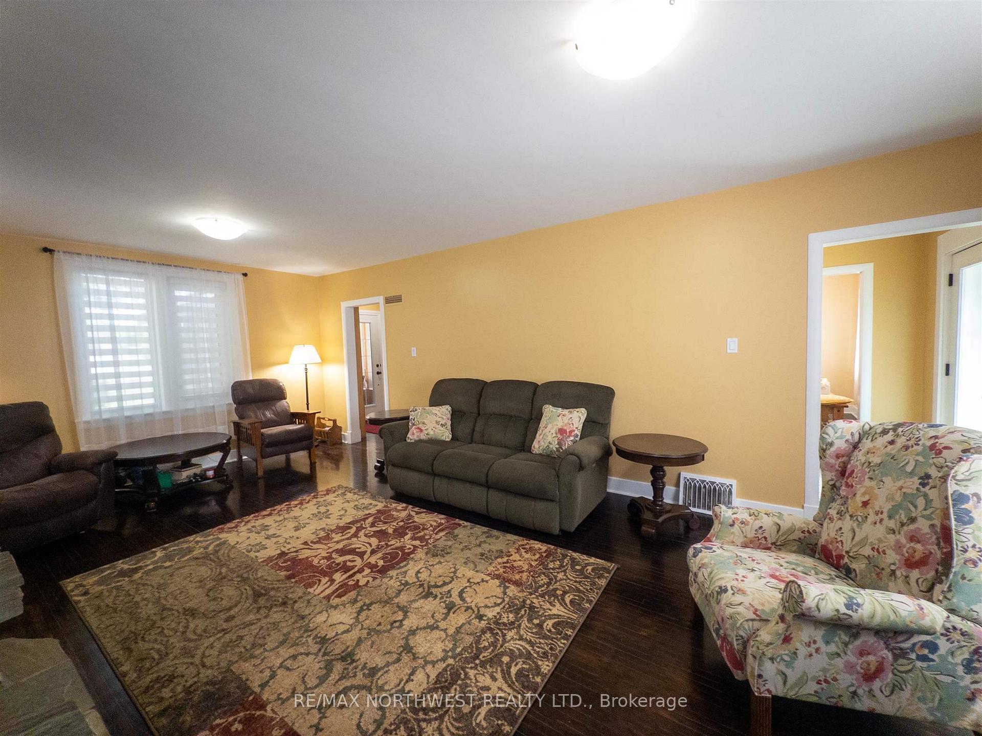 Photo 12 of 824 River Drive, Kenora, Lakeside — HOMEH