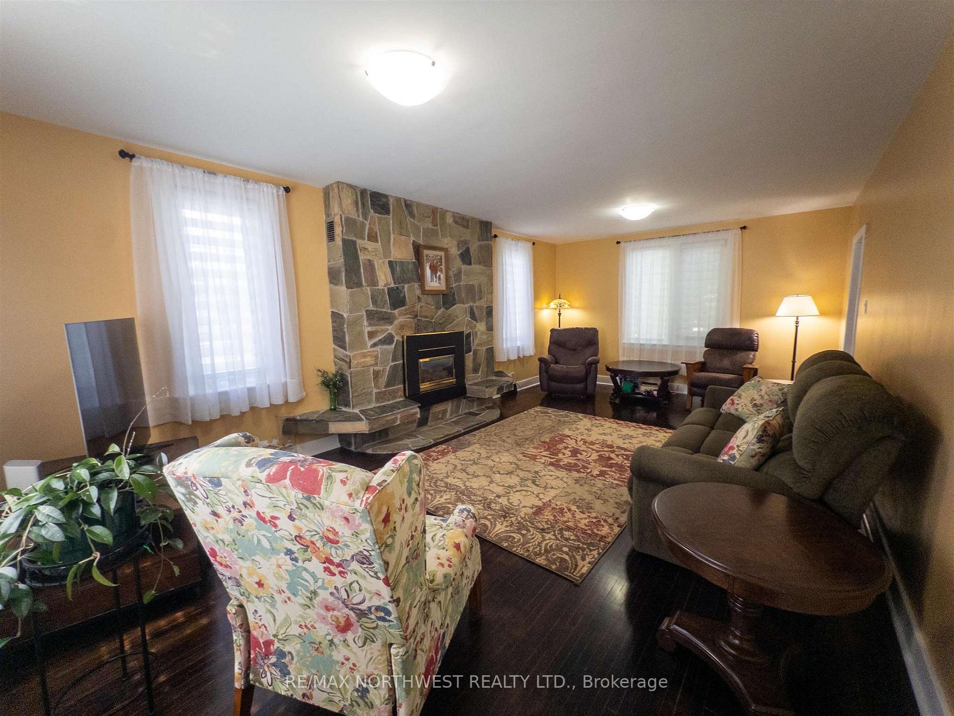 Photo 13 of 824 River Drive, Kenora, Lakeside — HOMEH