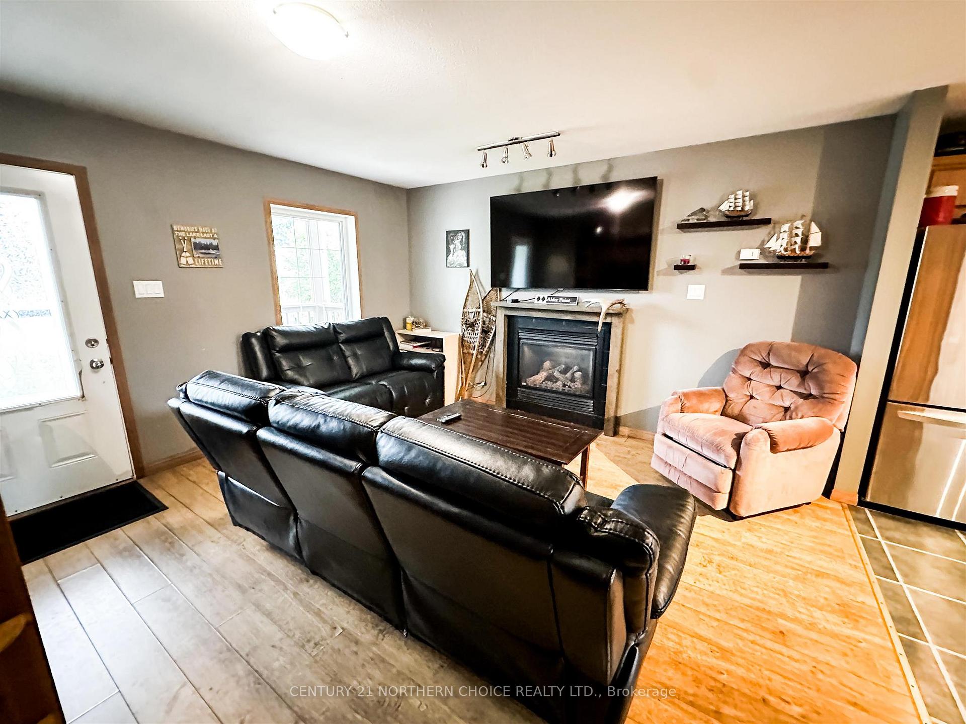 Photo 5 of 41 Howey Bay Road, Red Lake — HOMEH