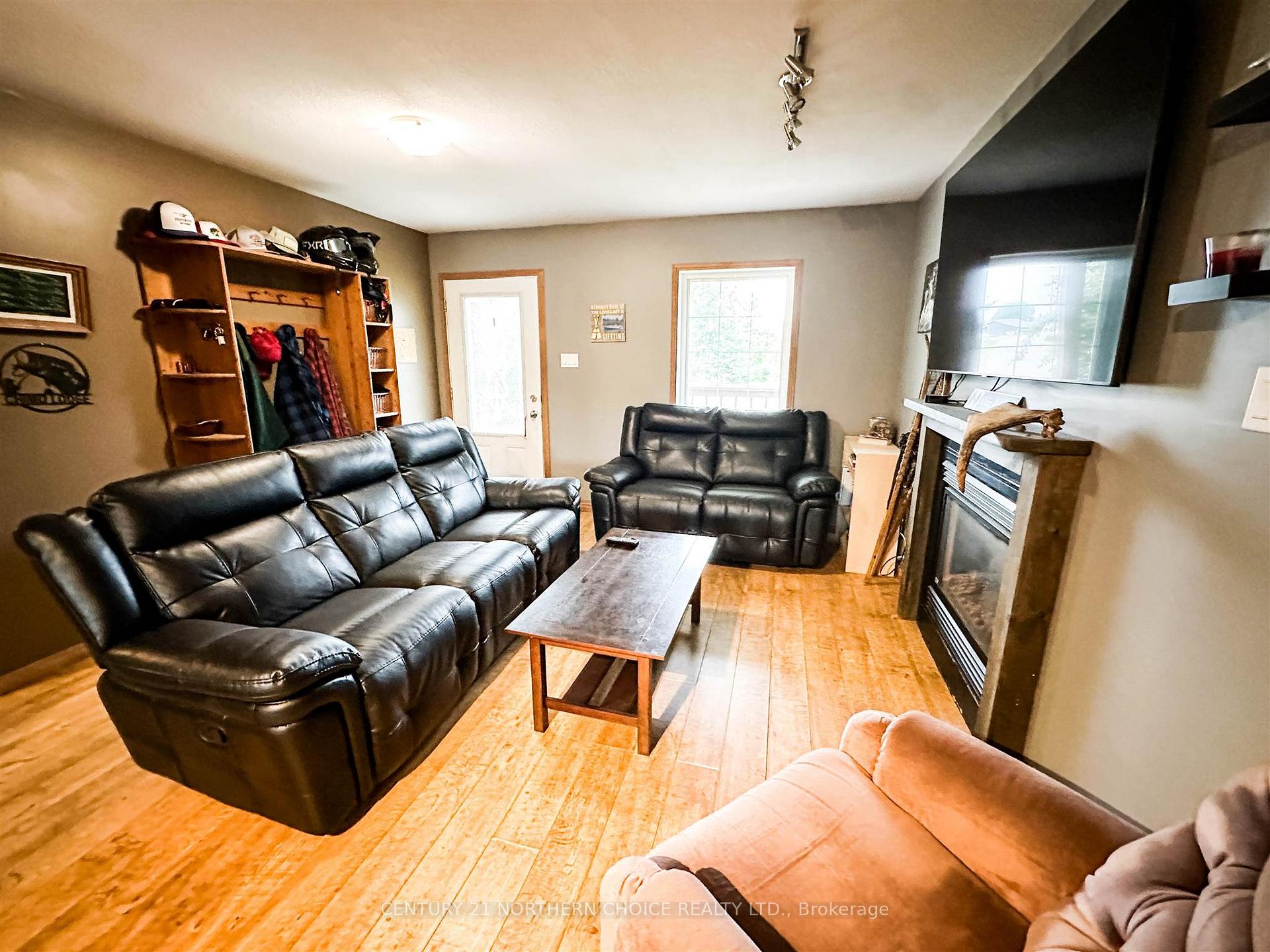 Photo 6 of 41 Howey Bay Road, Red Lake — HOMEH