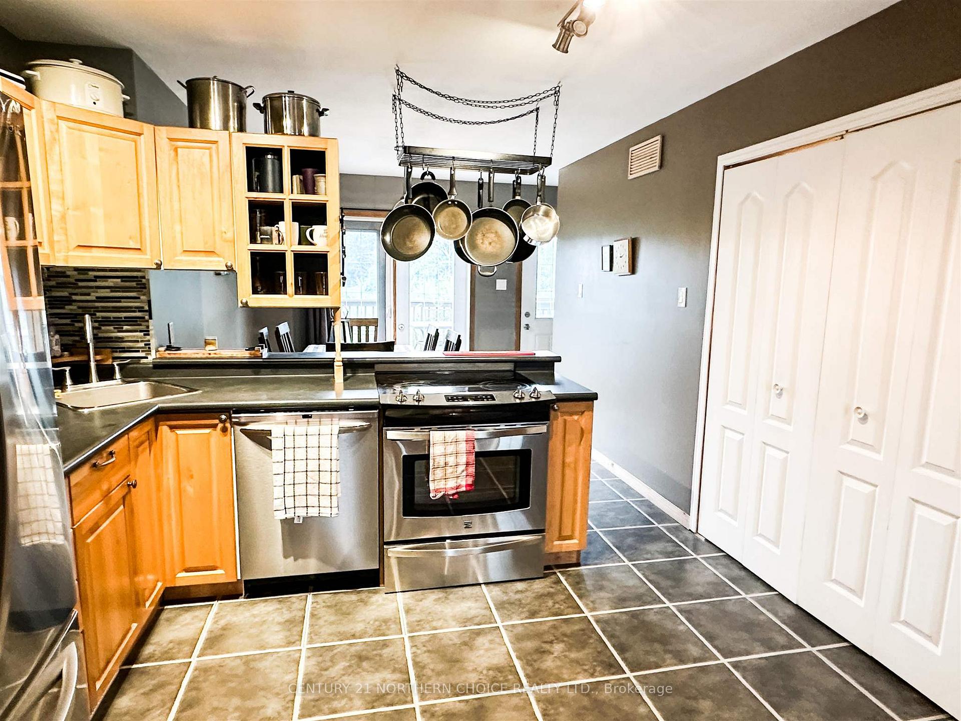 Photo 8 of 41 Howey Bay Road, Red Lake — HOMEH