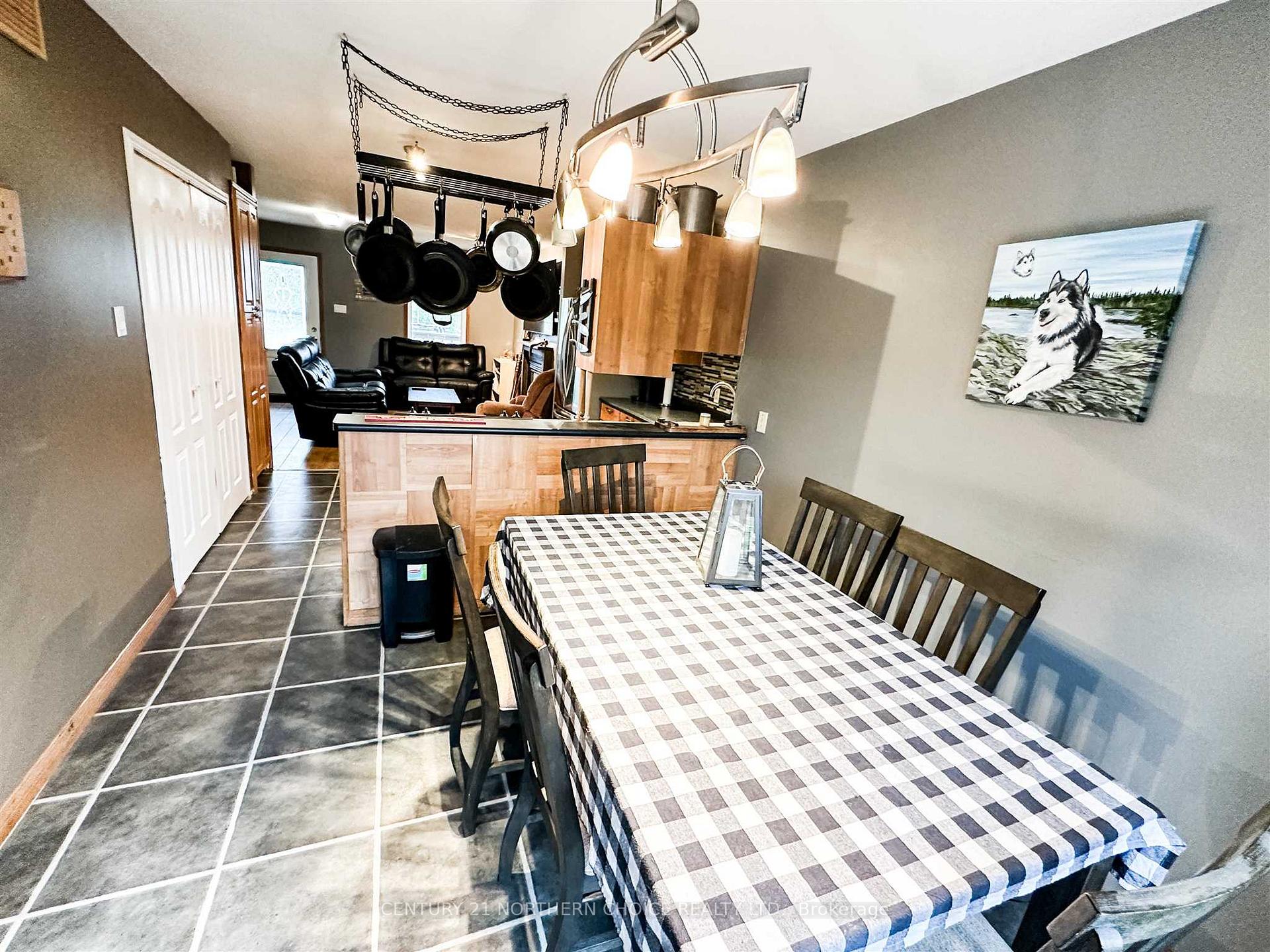 Photo 10 of 41 Howey Bay Road, Red Lake — HOMEH