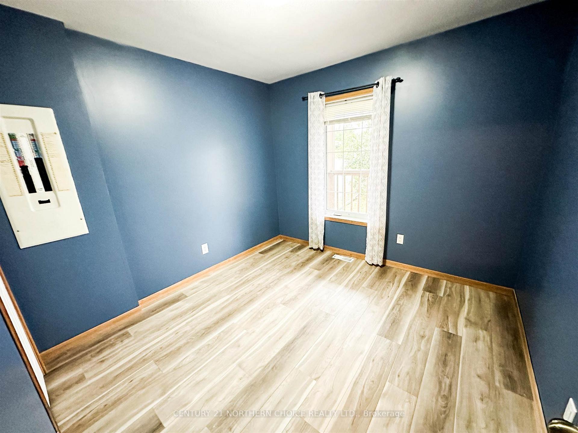 Photo 11 of 41 Howey Bay Road, Red Lake — HOMEH