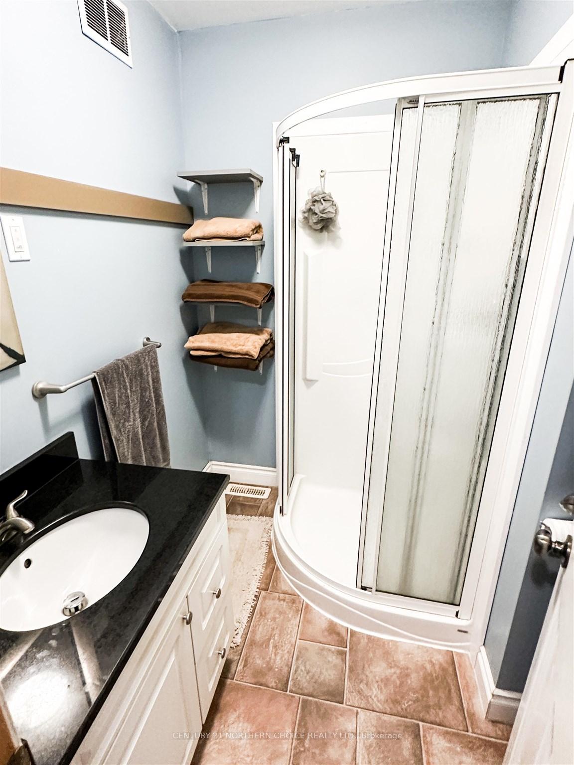 Photo 15 of 41 Howey Bay Road, Red Lake — HOMEH