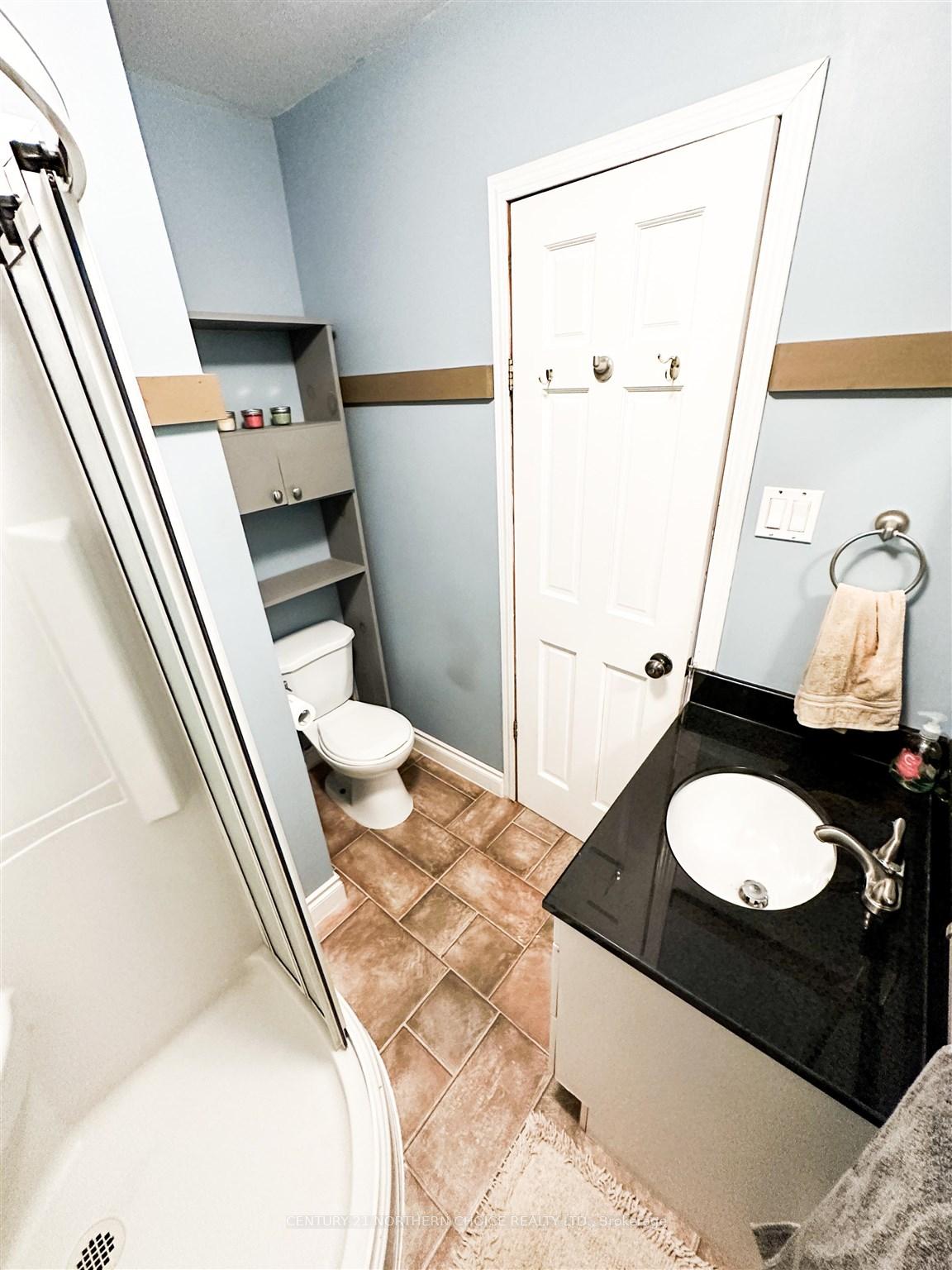 Photo 16 of 41 Howey Bay Road, Red Lake — HOMEH