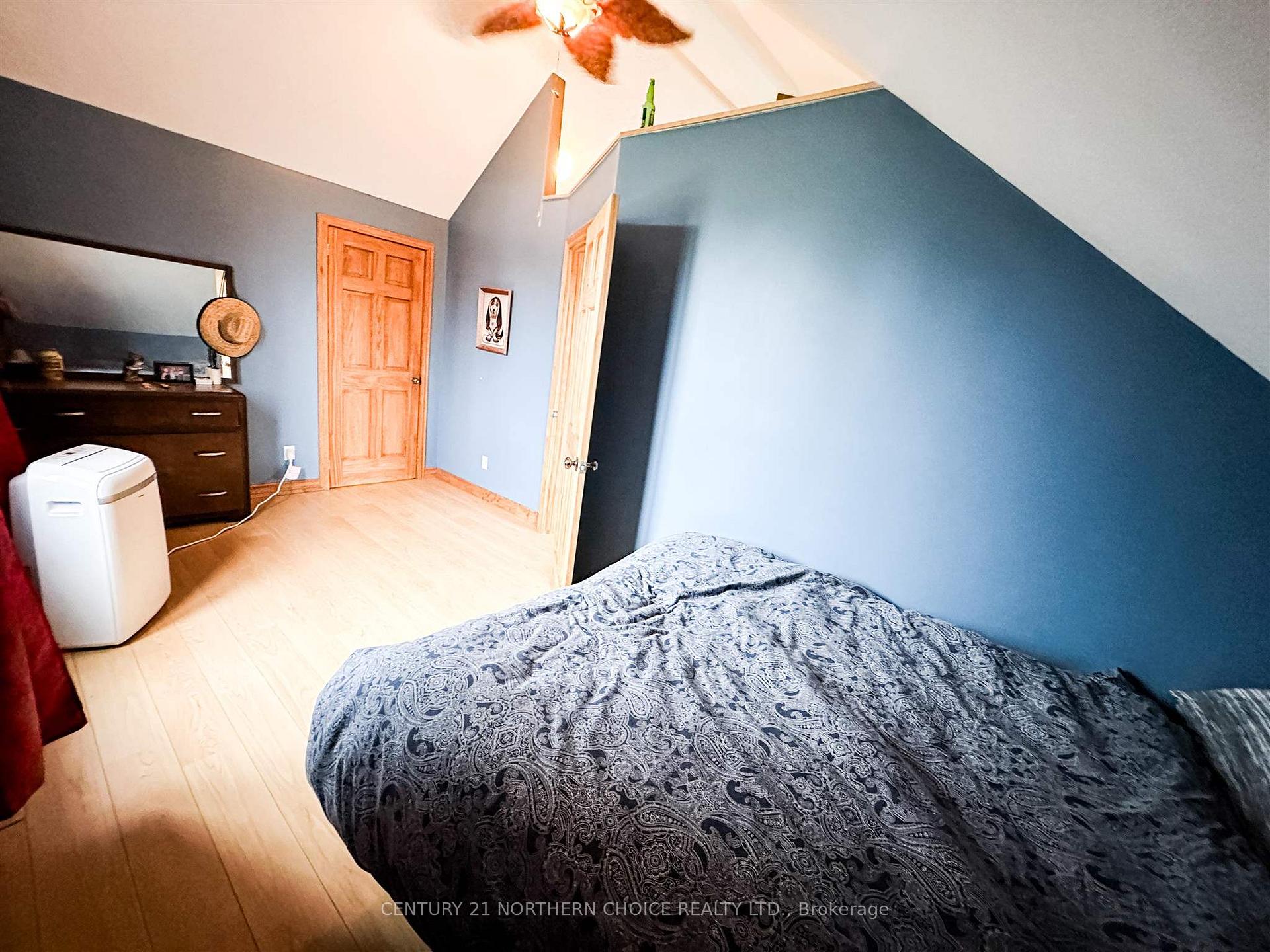 Photo 17 of 41 Howey Bay Road, Red Lake — HOMEH