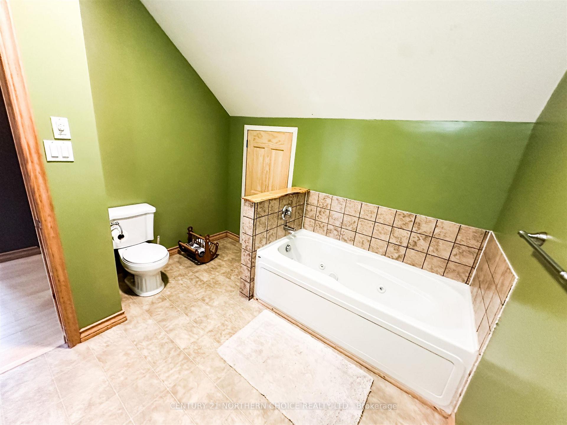 Photo 21 of 41 Howey Bay Road, Red Lake — HOMEH