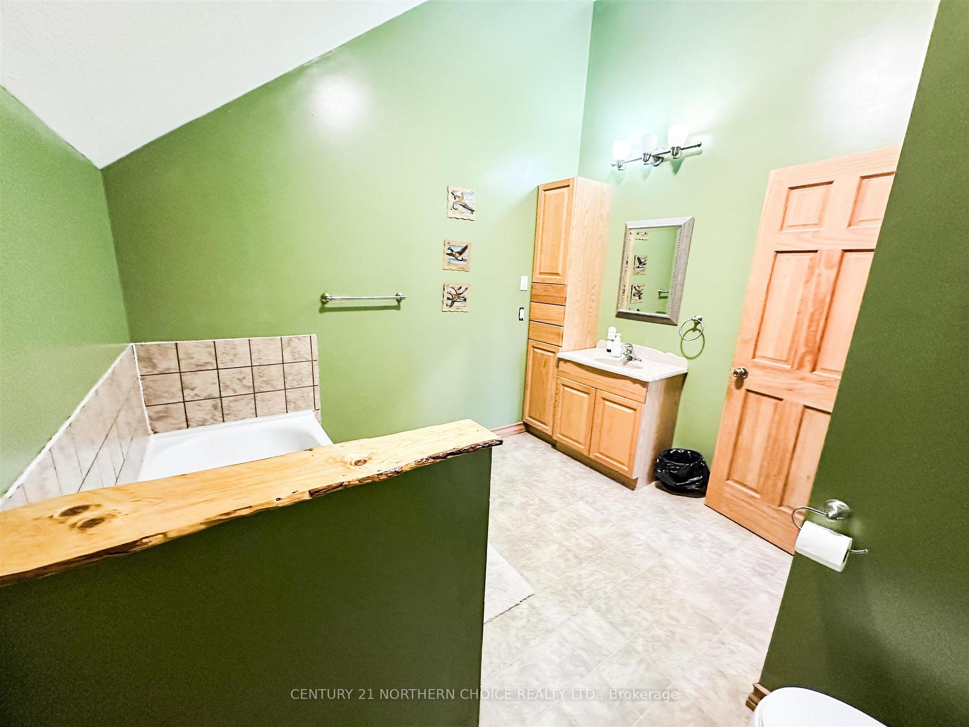 Photo 22 of 41 Howey Bay Road, Red Lake — HOMEH