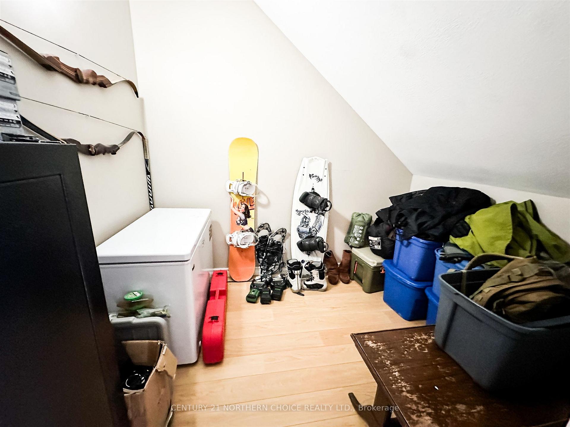 Photo 23 of 41 Howey Bay Road, Red Lake — HOMEH