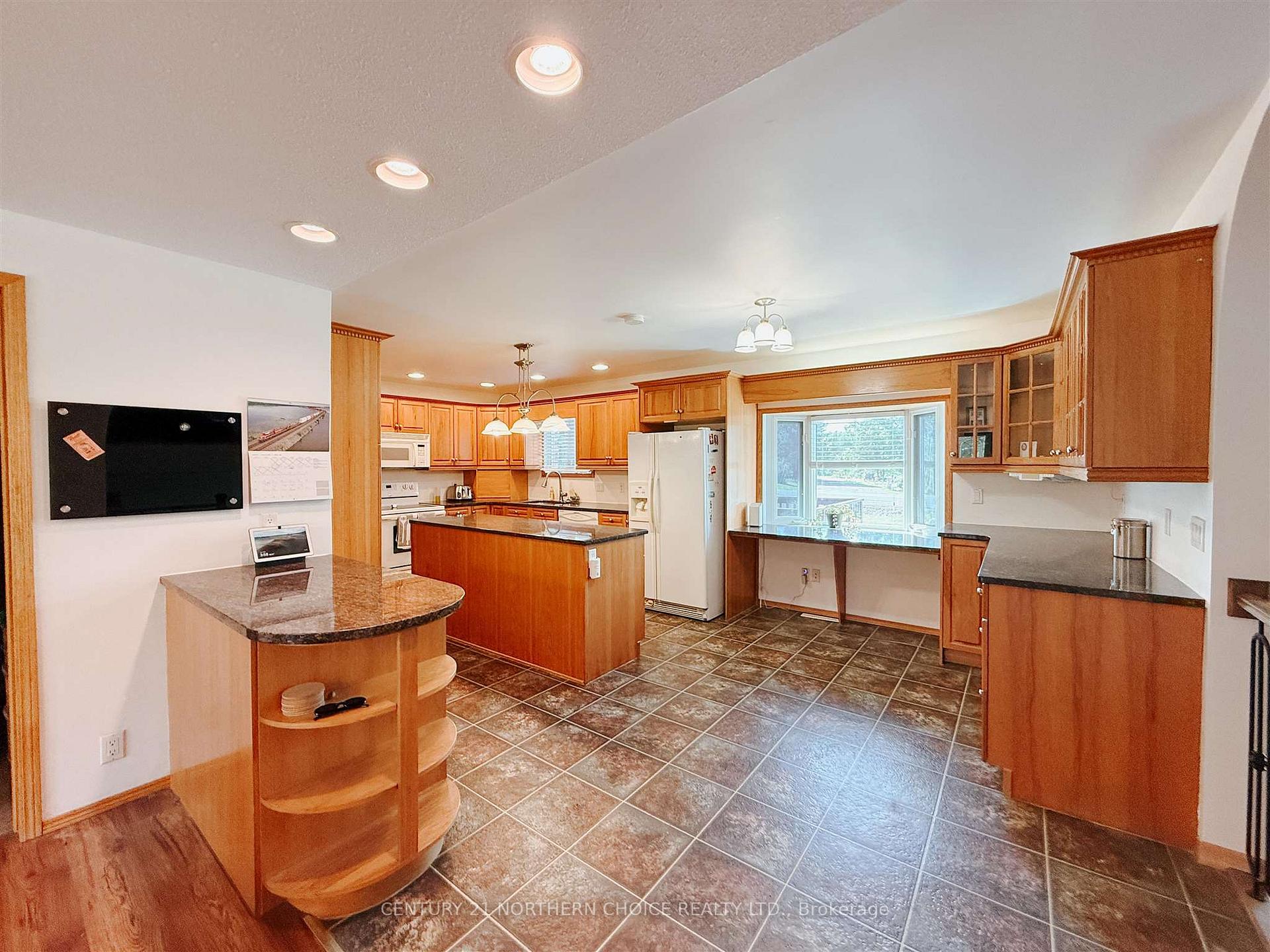 Photo 12 of 643 Airport road, Kenora, Airport Road North — HOMEH