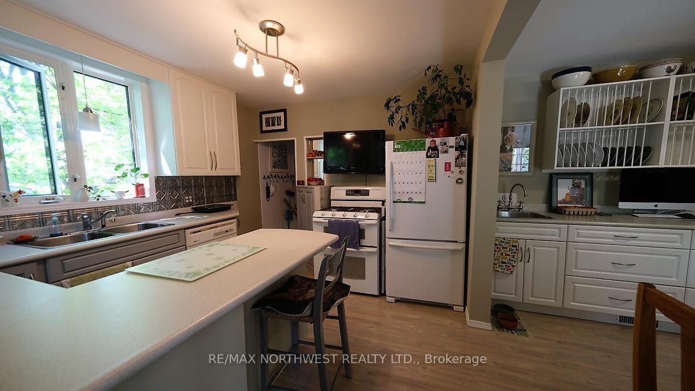 Photo 6 of 809 First Street South, Kenora, Central — HOMEH