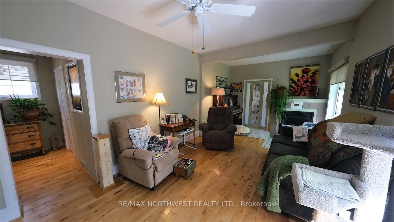 Photo 12 of 809 First Street South, Kenora, Central — HOMEH