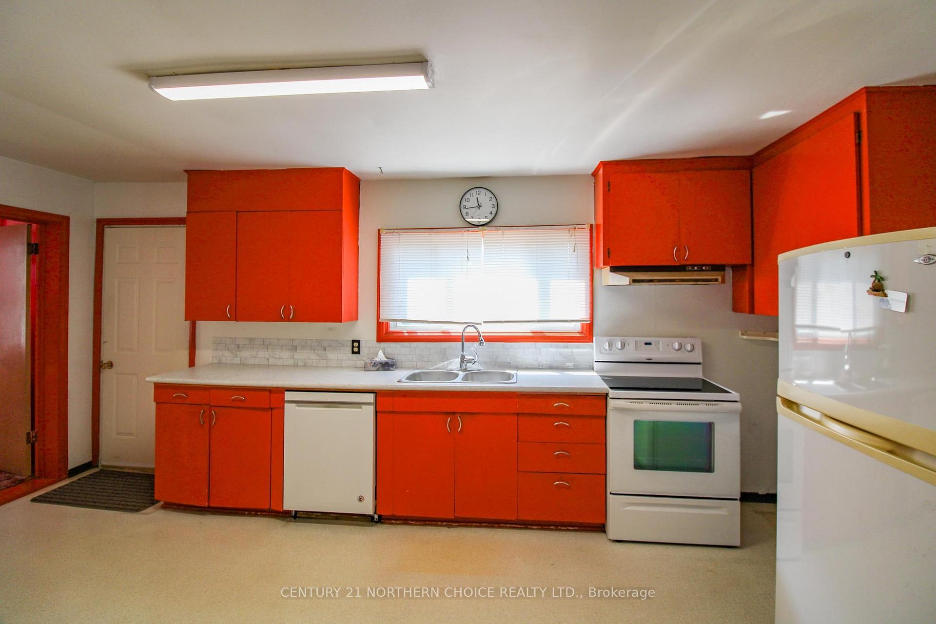 Photo 4 of 631 Second Street S, Kenora, Central — HOMEH
