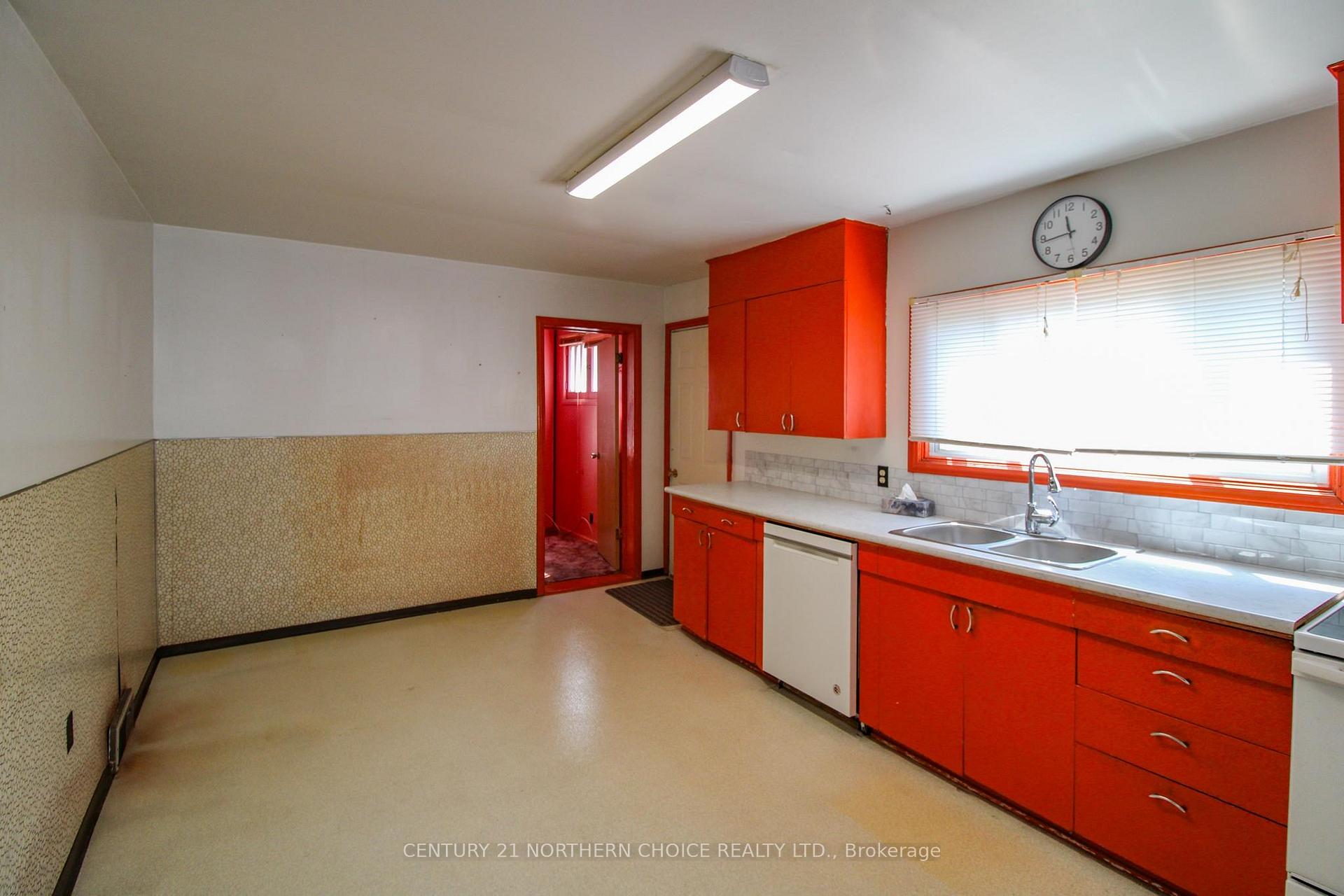 Photo 10 of 631 Second Street S, Kenora, Central — HOMEH