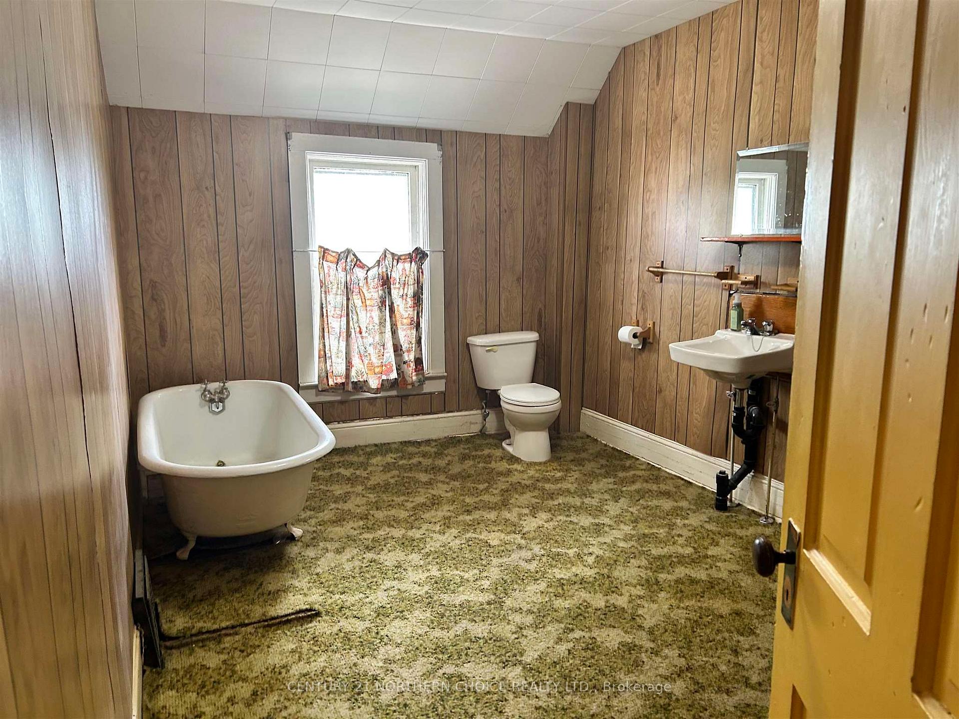 Photo 14 of 631 Second Street S, Kenora, Central — HOMEH
