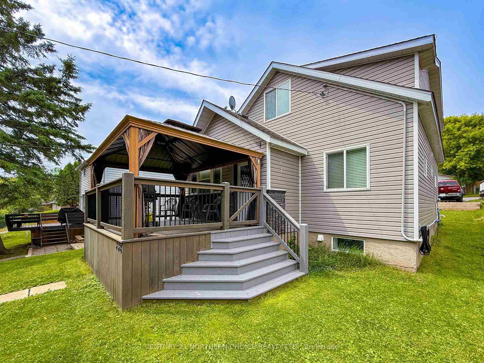 Photo 2 of 338 Eighth Avenue South, Kenora, Lakeside — HOMEH