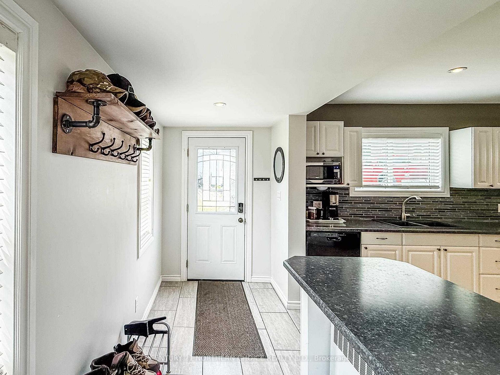 Photo 6 of 338 Eighth Avenue South, Kenora, Lakeside — HOMEH