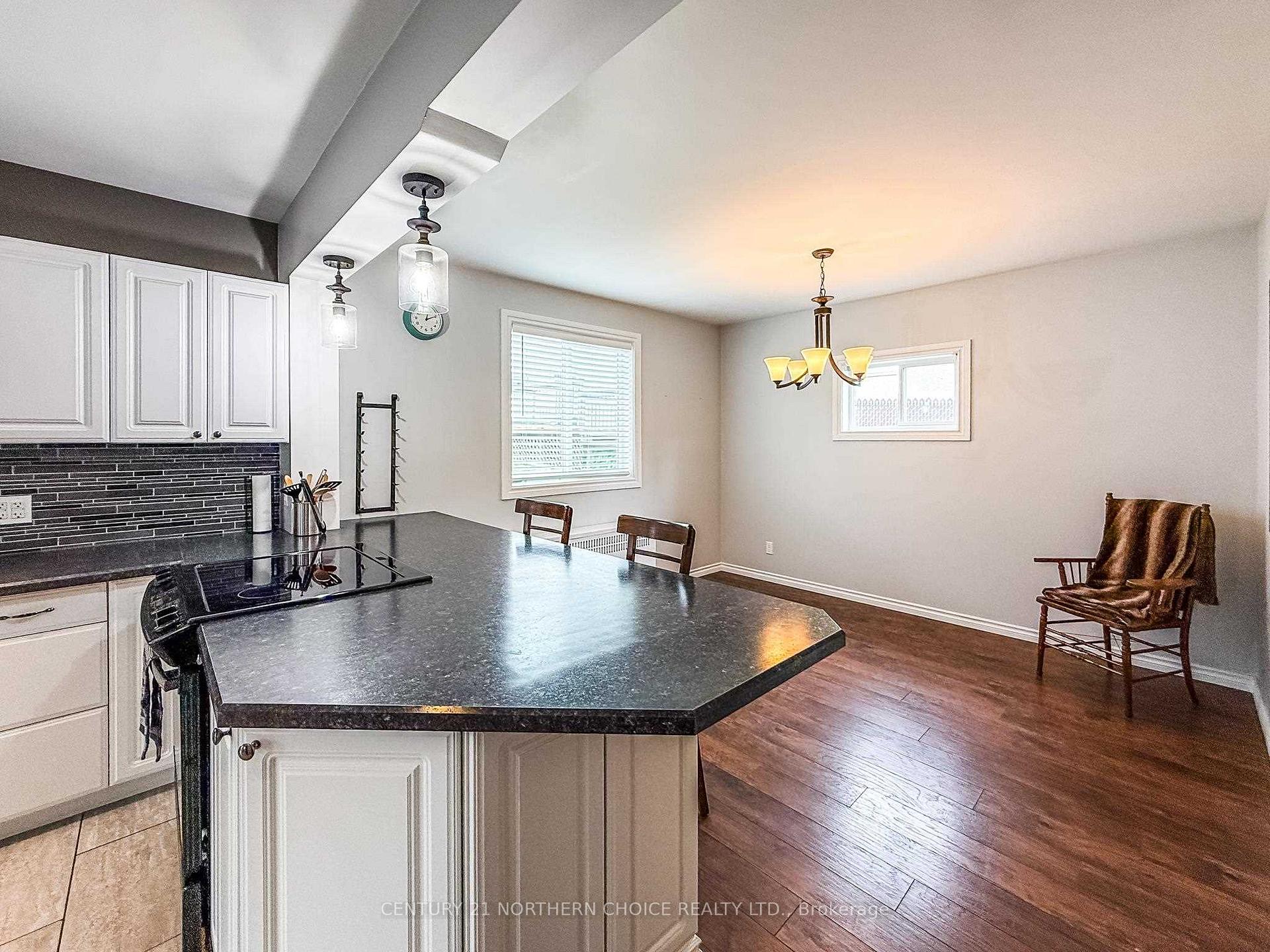 Photo 11 of 338 Eighth Avenue South, Kenora, Lakeside — HOMEH