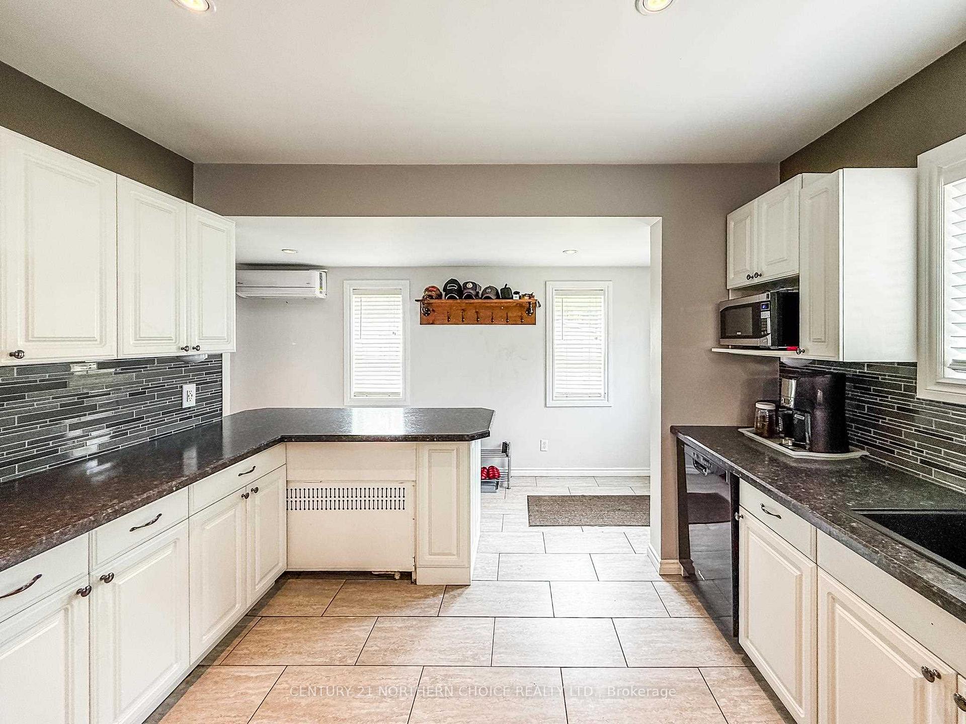 Photo 15 of 338 Eighth Avenue South, Kenora, Lakeside — HOMEH