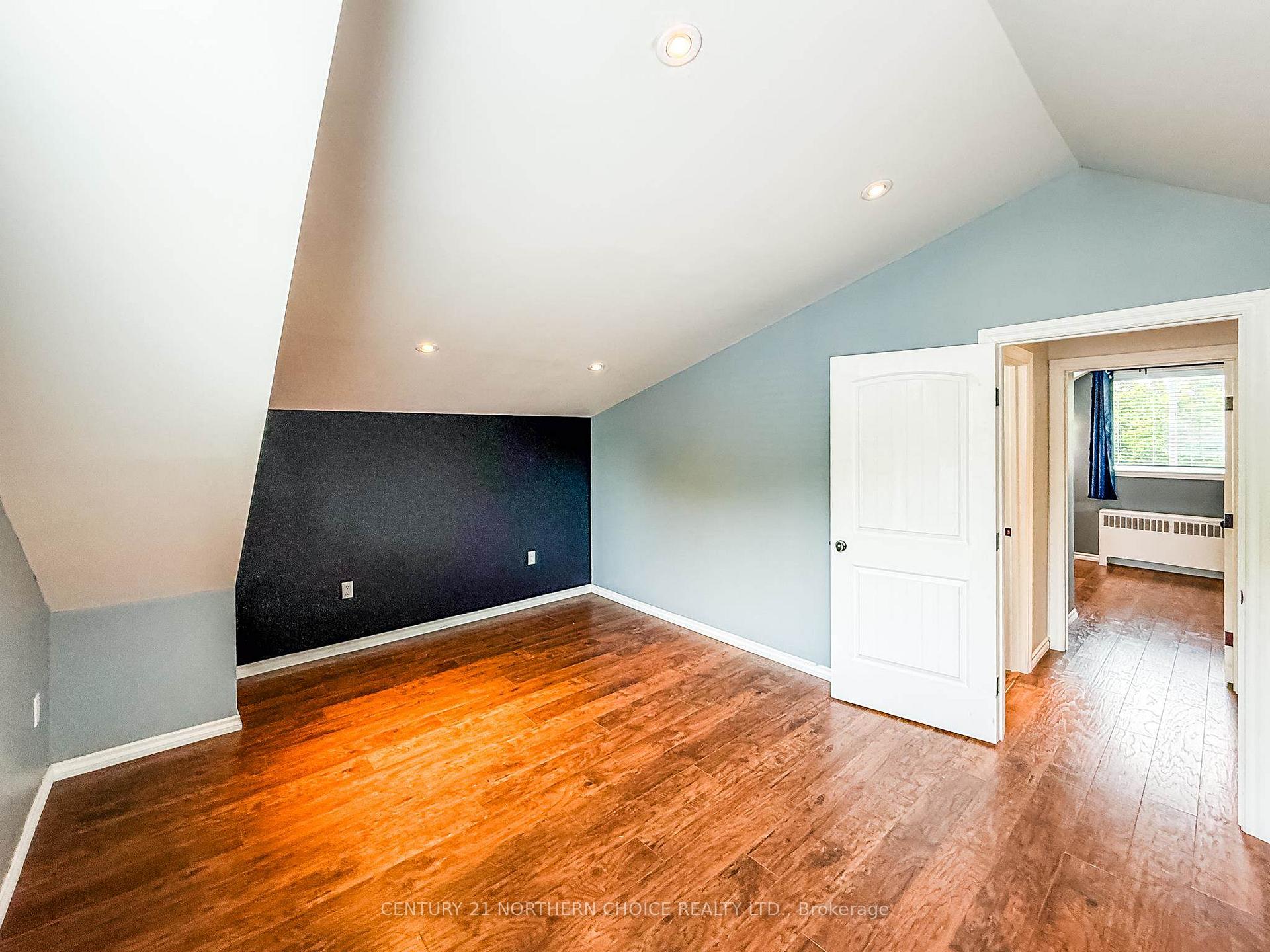 Photo 32 of 338 Eighth Avenue South, Kenora, Lakeside — HOMEH