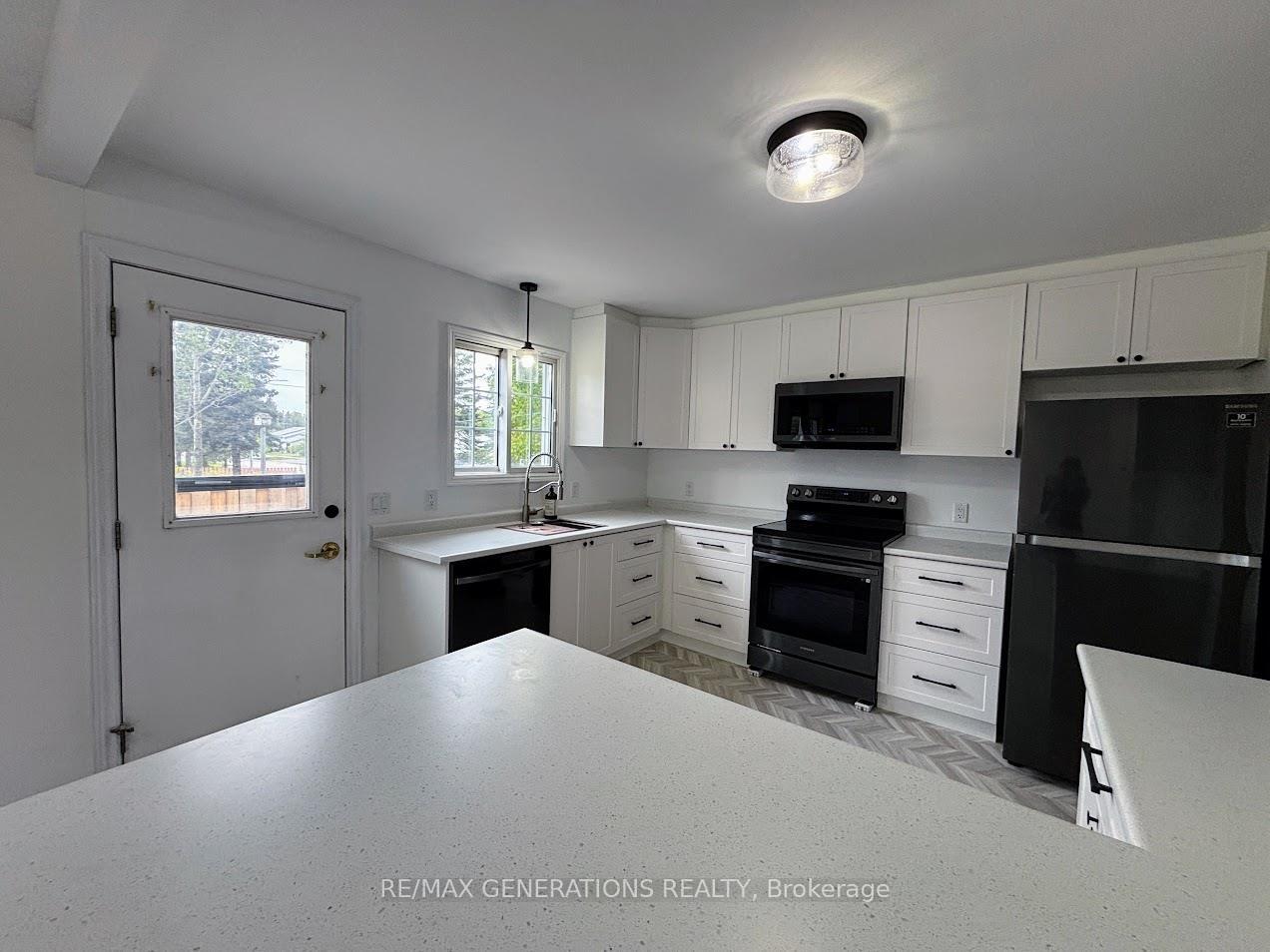 Photo 2 of 51 Radisson Crescent, Marathon — HOMEH