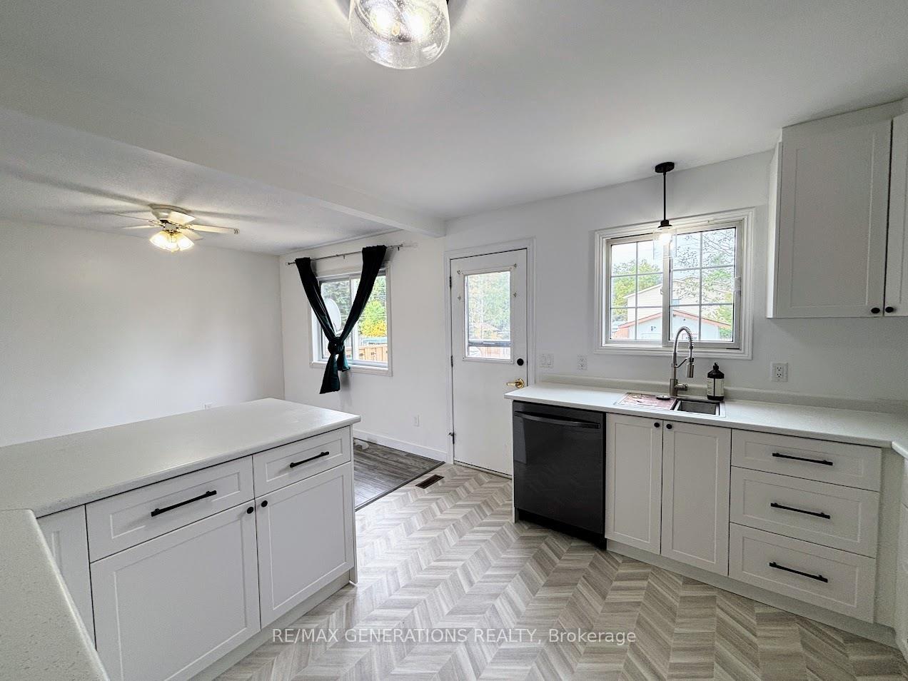 Photo 4 of 51 Radisson Crescent, Marathon — HOMEH