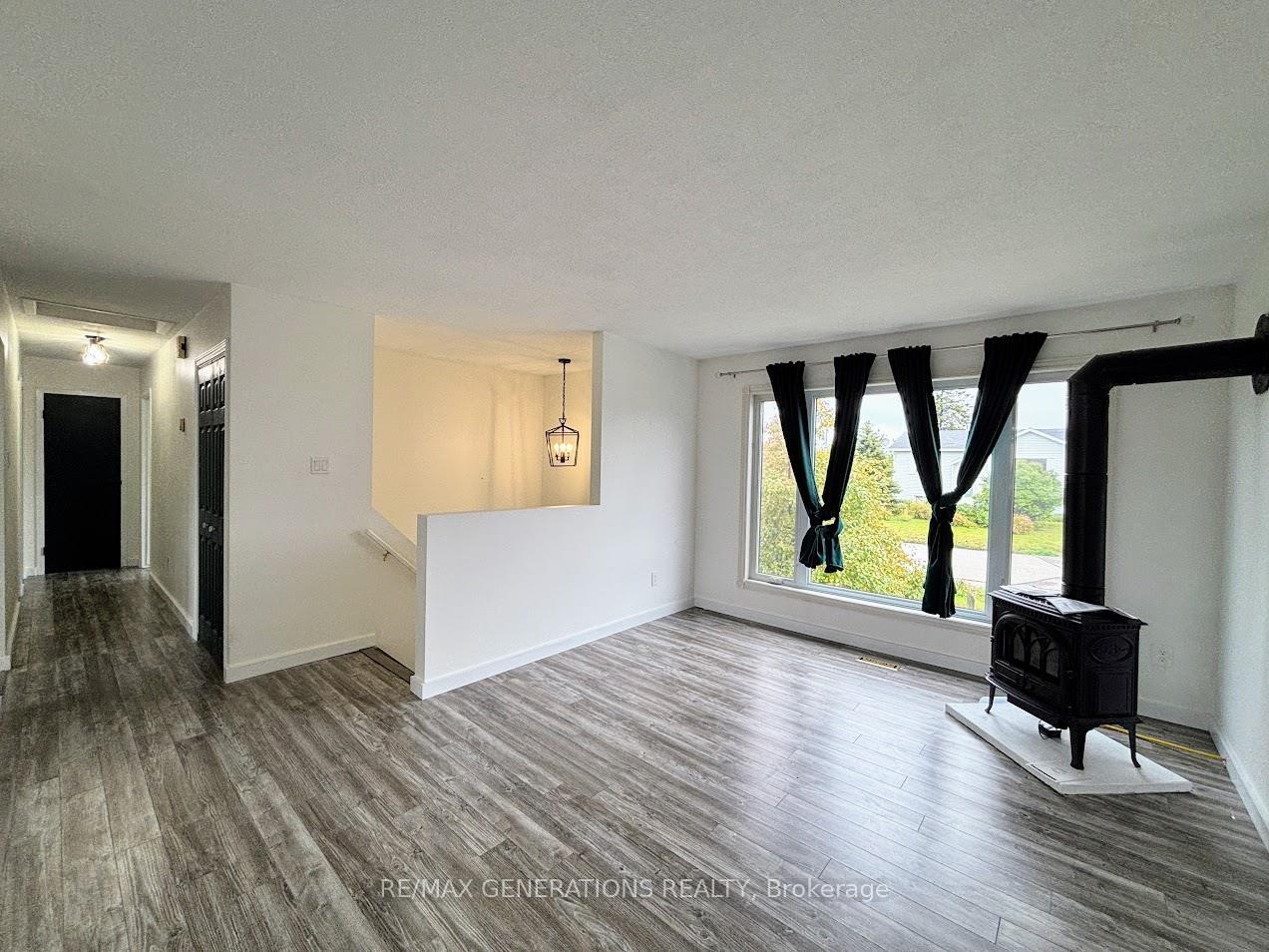 Photo 8 of 51 Radisson Crescent, Marathon — HOMEH