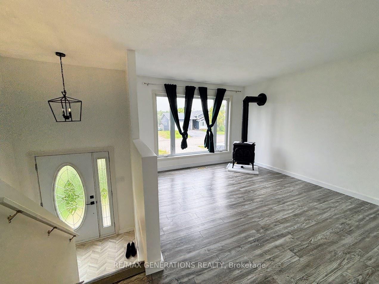 Photo 9 of 51 Radisson Crescent, Marathon — HOMEH