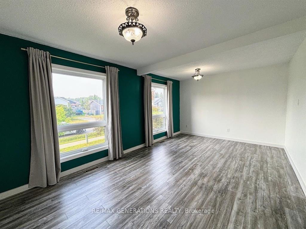 Photo 11 of 51 Radisson Crescent, Marathon — HOMEH