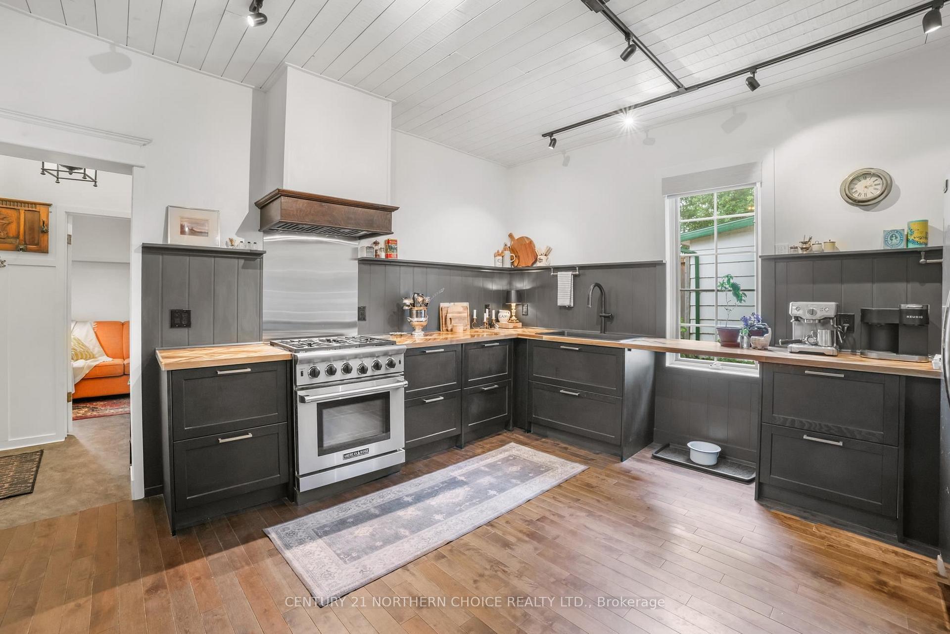Photo 17 of 322 Third Street South, Kenora, Downtown — HOMEH