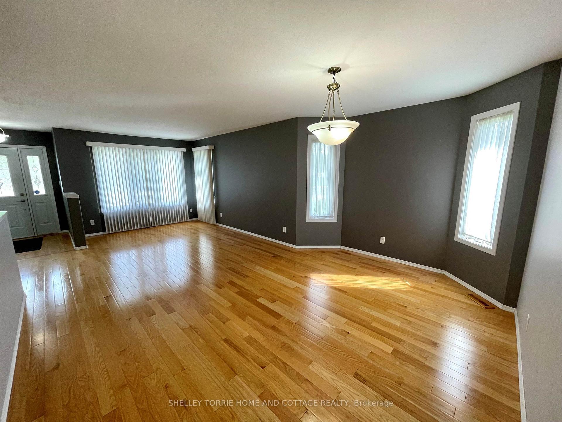 Photo 3 of 1537 Pine Portage Road, Kenora, South Park Estate — HOMEH