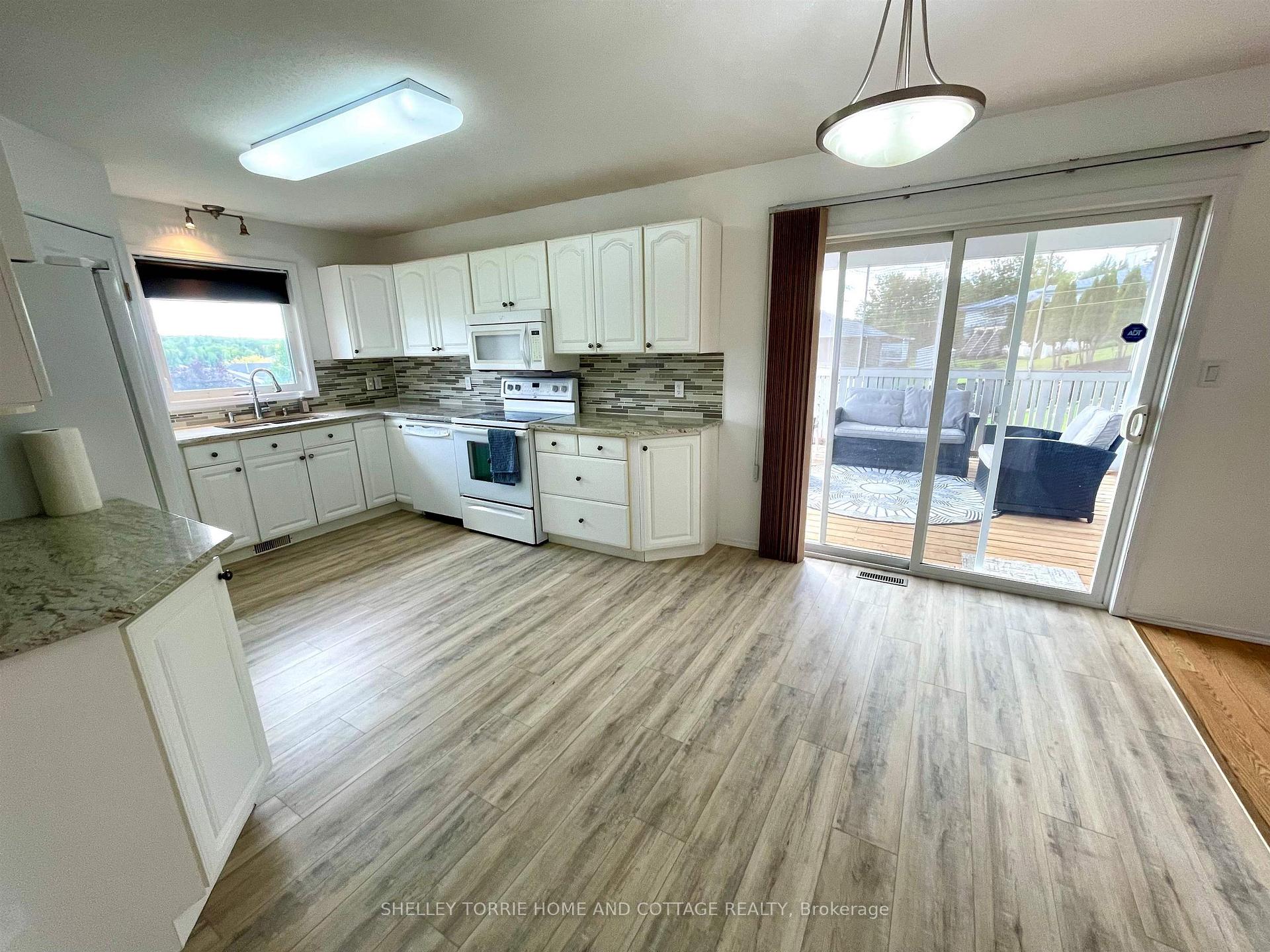 Photo 5 of 1537 Pine Portage Road, Kenora, South Park Estate — HOMEH